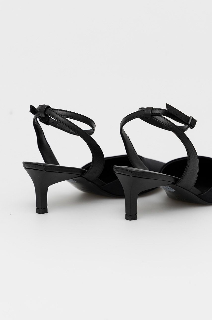 Czółenka Calvin Klein szpilki Kit H Mule W Ankl Strap 50 kolor czarny z odkrytą piętą