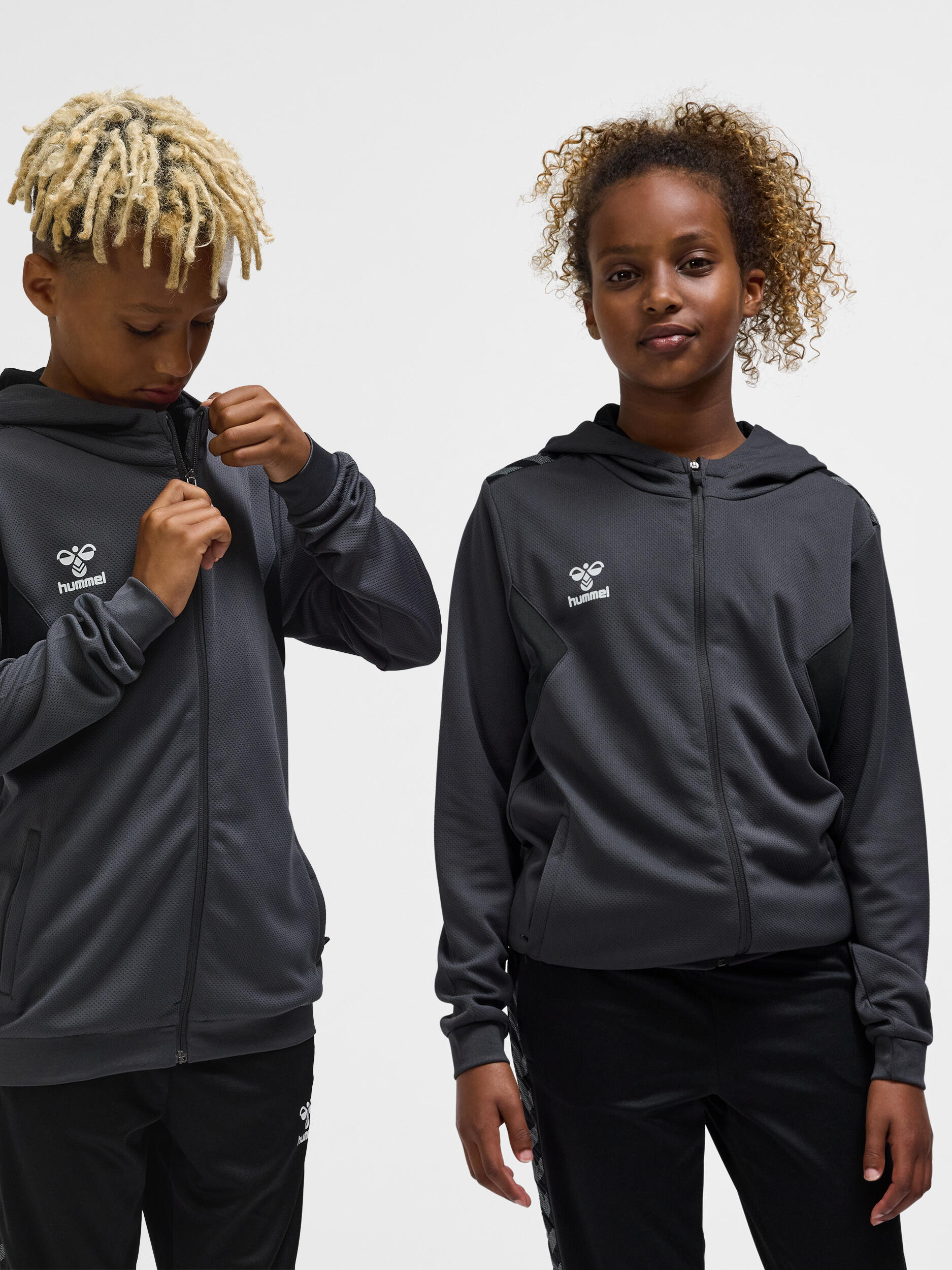 Dziecięca bluza dresowa z kapturem zapinana na zamek Hummel Authentic