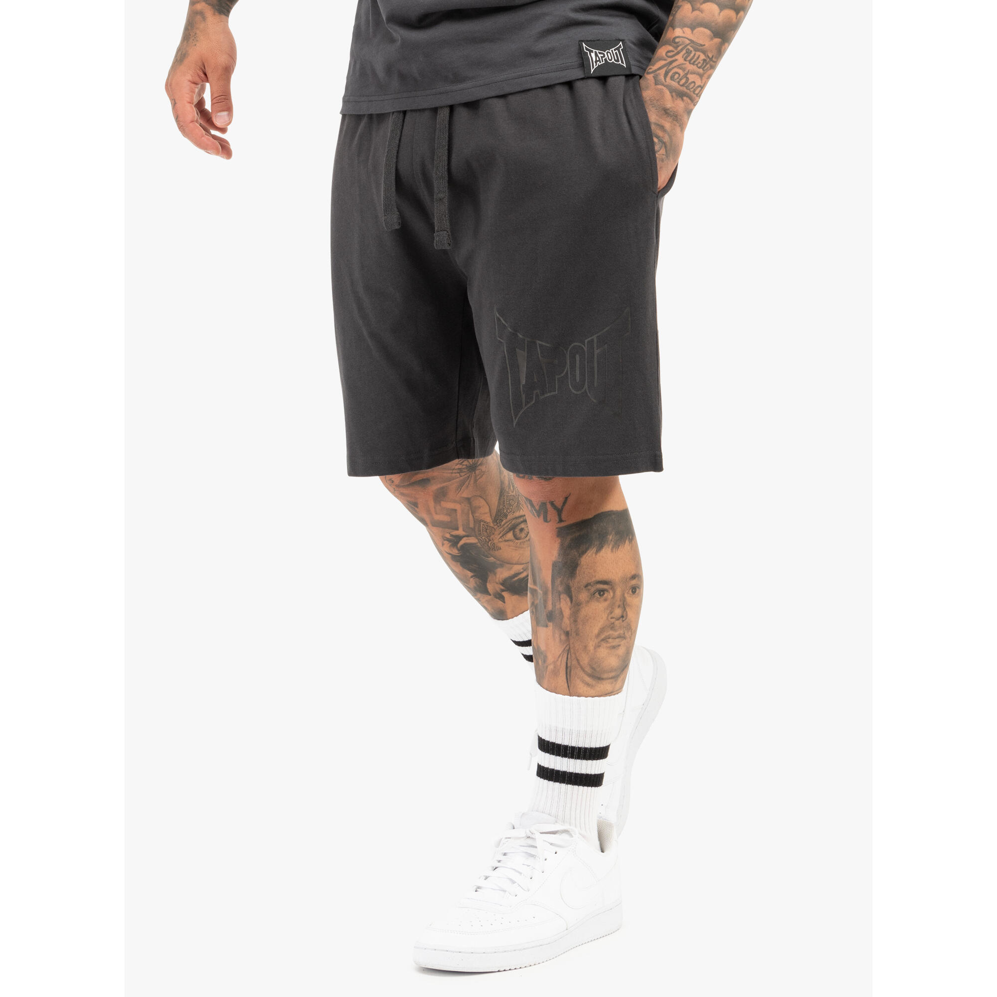 Krótka klasyczna coupe Tapout Basic
