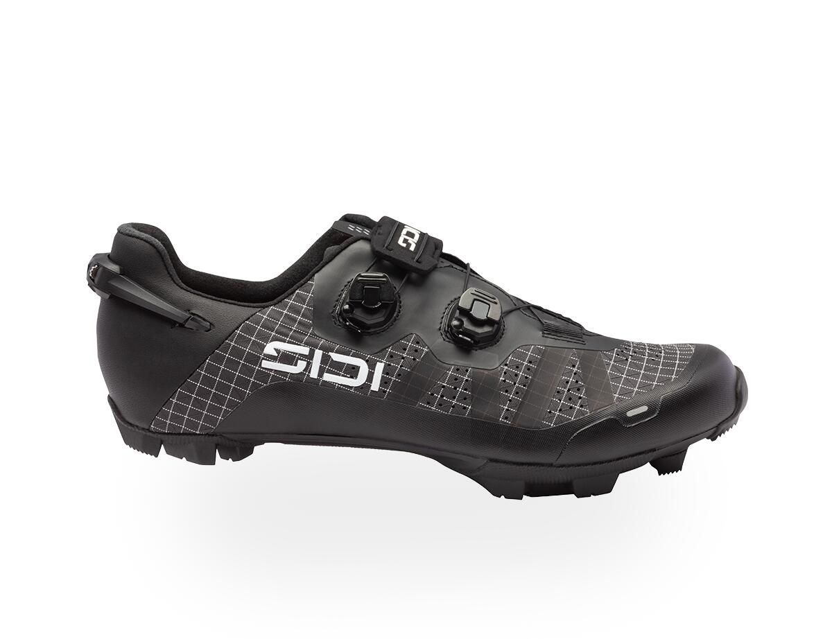 Czarne buty AERON