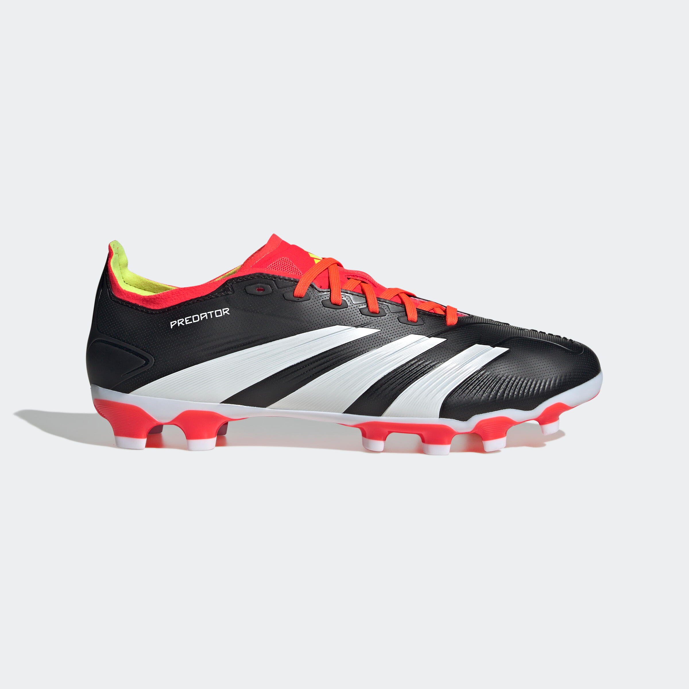 Zdjęcia - Buty piłkarskie Adidas Buty do piłki nożnej  Predator League MG 