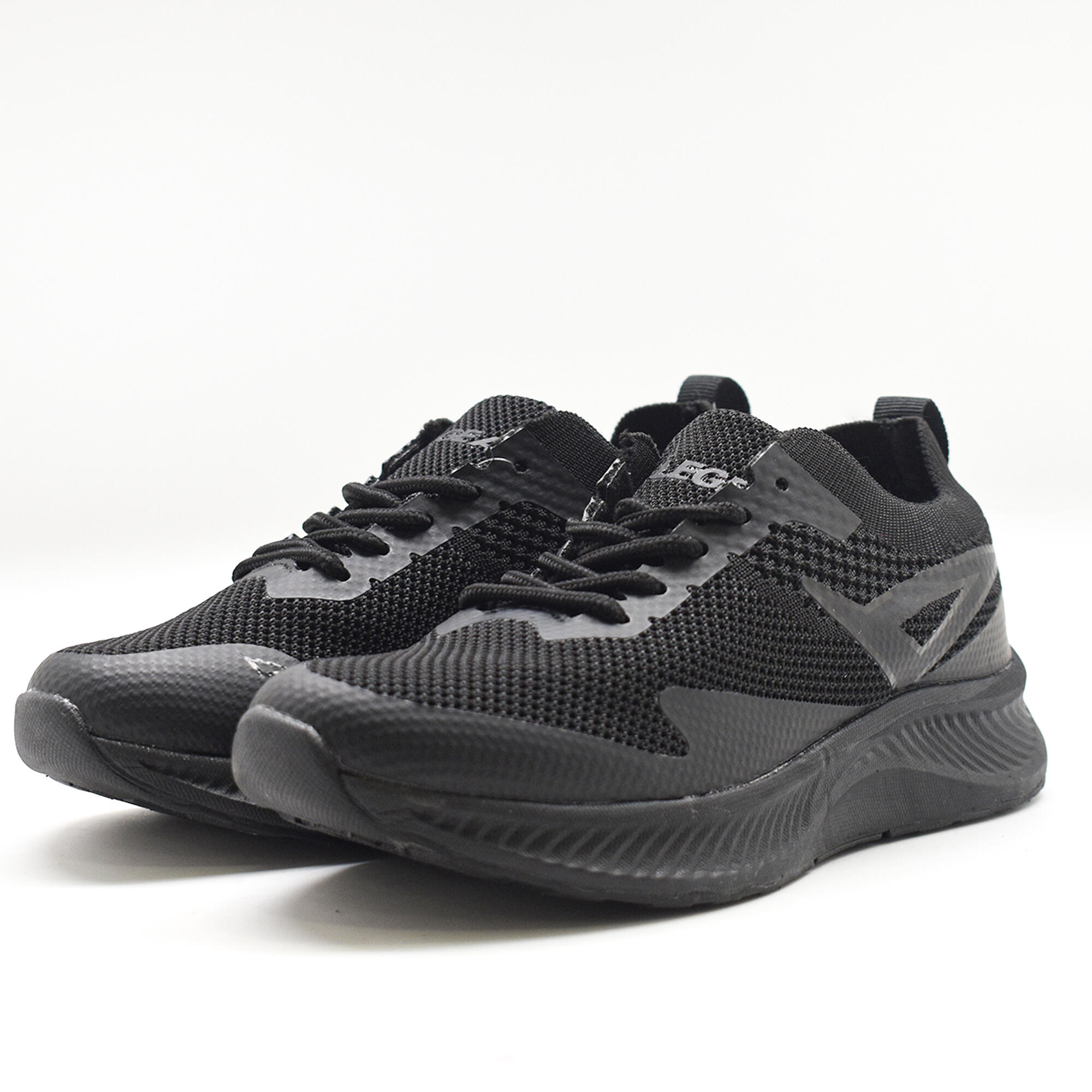 Czarny sneaker ULTRALIGHT