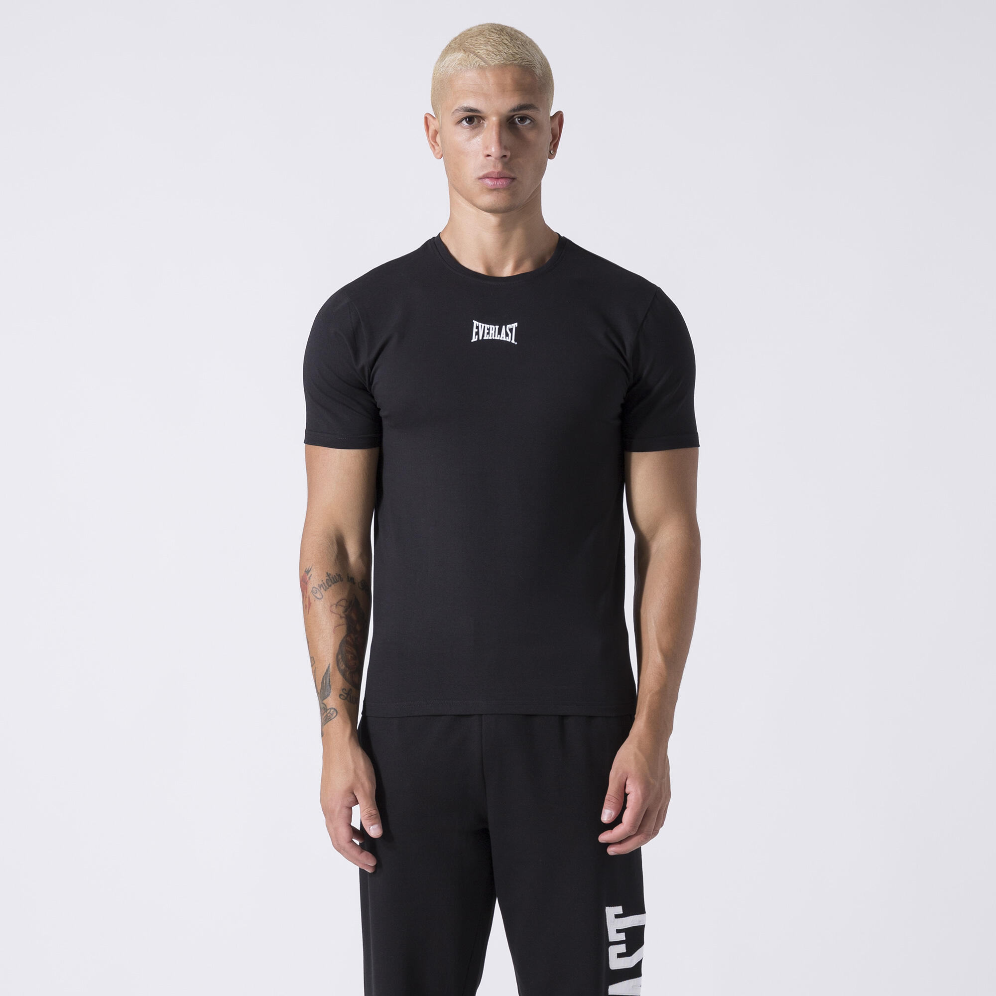 ESKLUZYWNY T-SHIRT Z MALYM LOGO CZARNY BAWELNA, ELASTAN