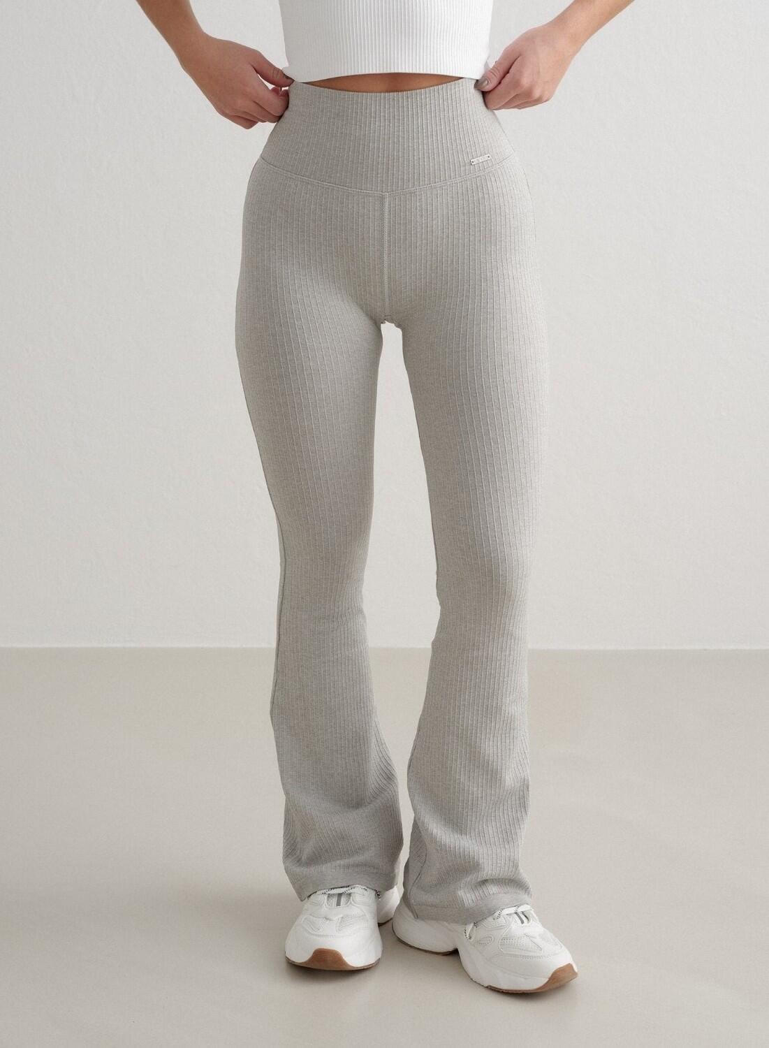 Damskie legginsy bezszwowe, prążkowane, squat proof, dzwony, skrócone szare