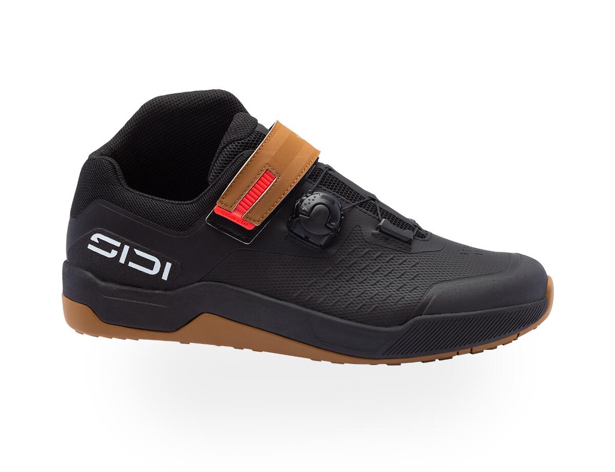 Czarne buty żniwne DESCENTIO