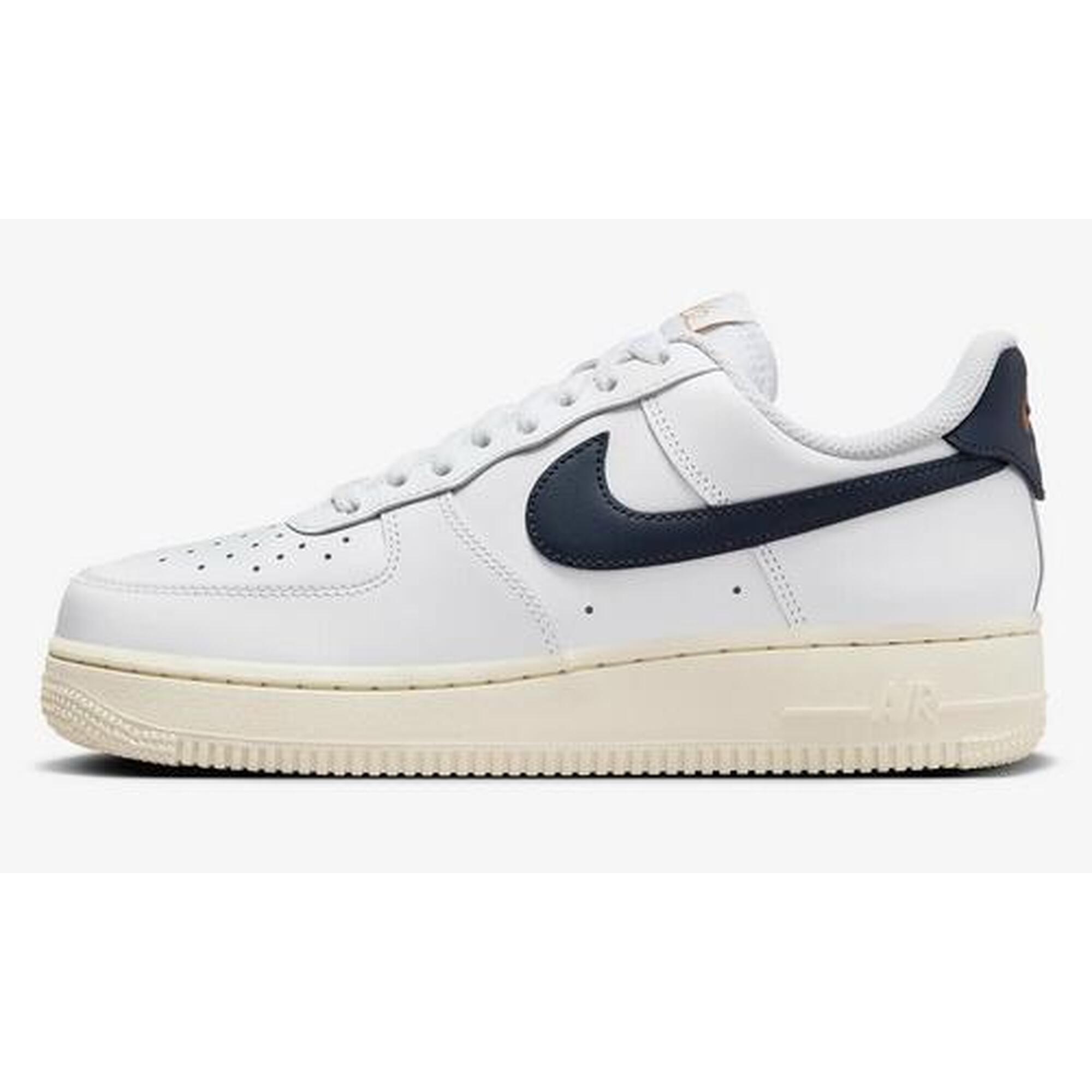 Buty sportowe Sneakersy damskie W Air Force 1 07 EasyOn