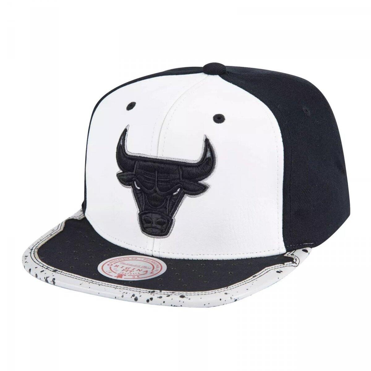 Czapka z daszkiem unisex koszykarska Mitchell & Ness Chicago Bulls czarno-biała