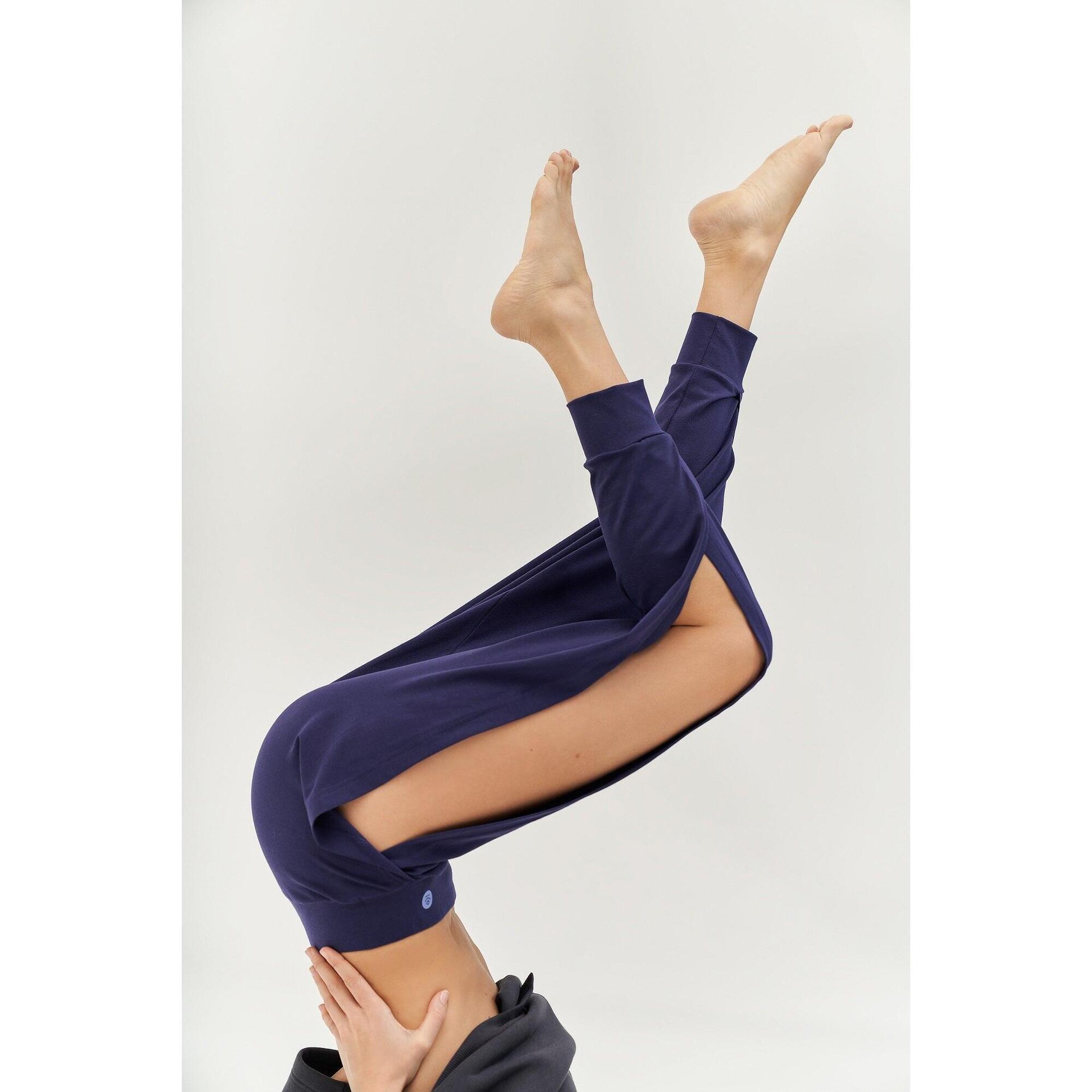 Spodnie do jogi Moonholi Crescent Open Sweatpants z rozcięciem