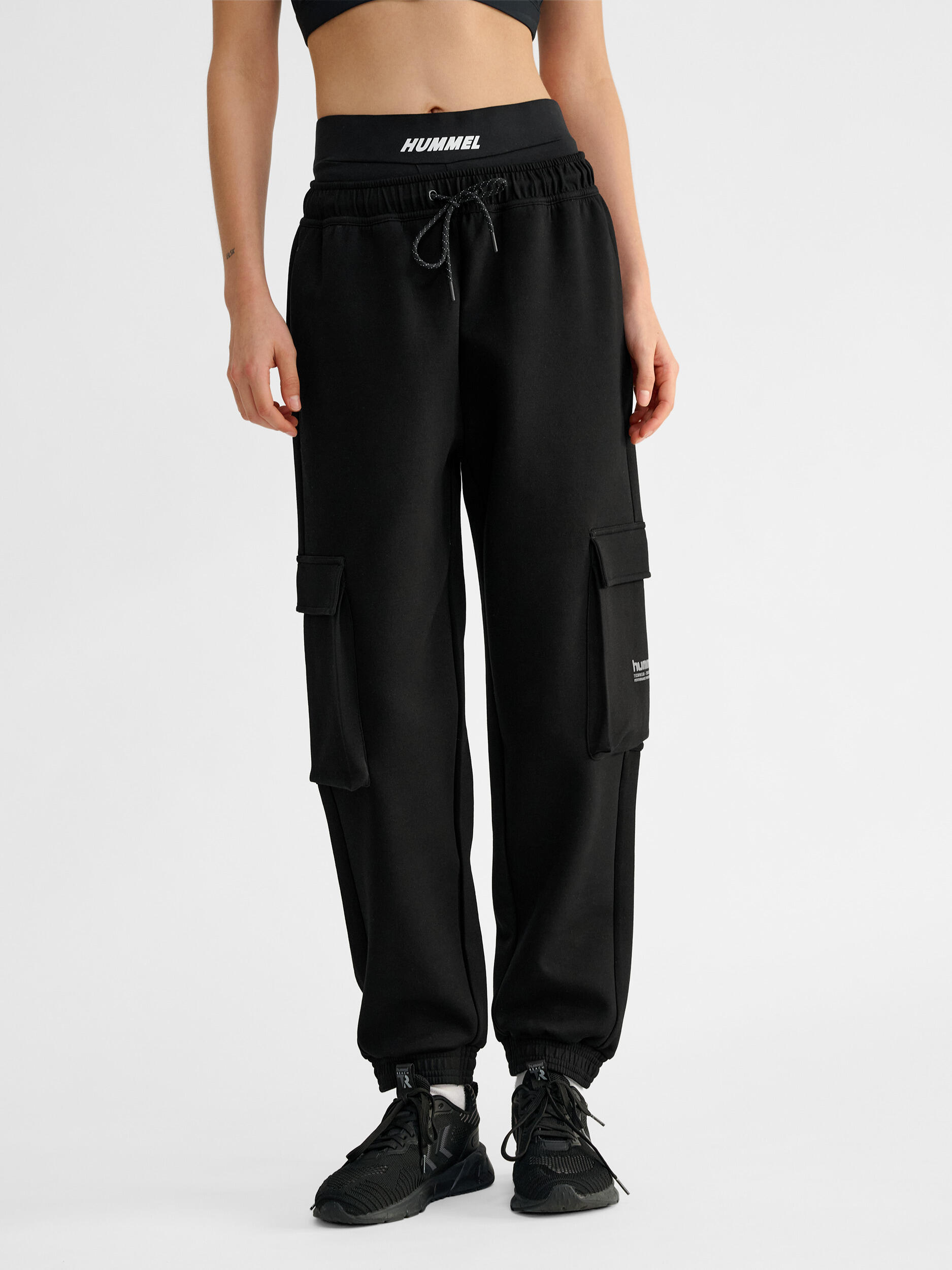 Luźne spodnie cargo Hummel Tech Fleece