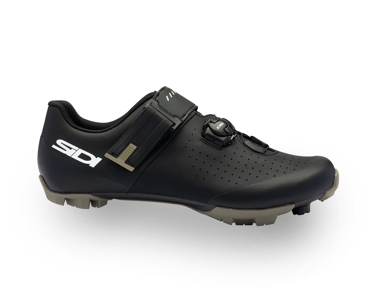 Czarne buty PHYSIS