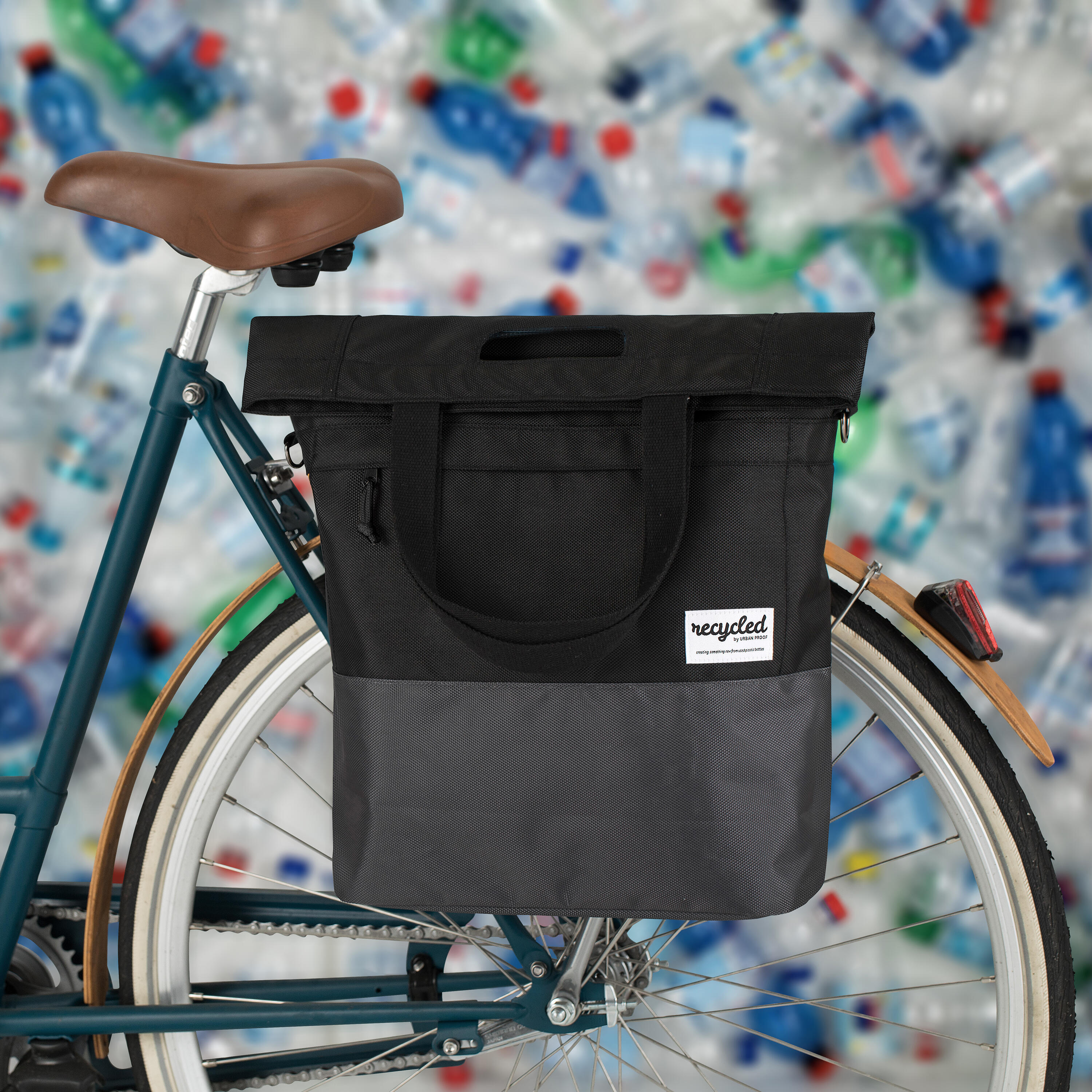 Torba Rowerowa Shopper Z Recyklingu 20 Litrów - Czarno-Szara