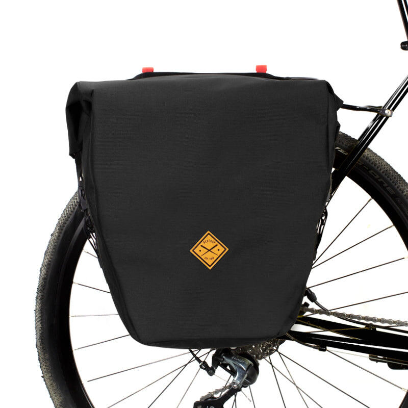 Torba rowerowa Pannier Large w kolorze czarnym RESTRAP