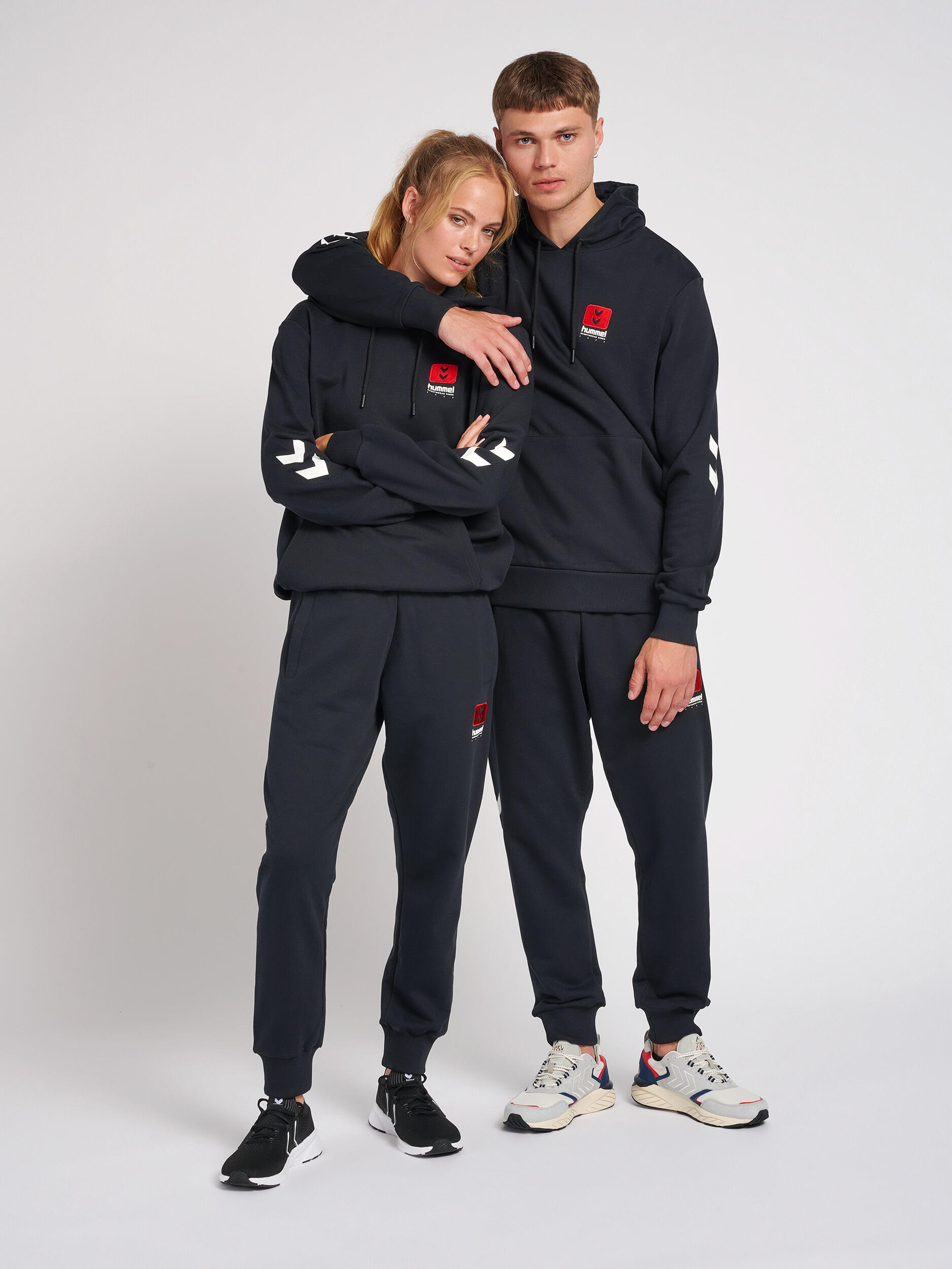 Hummel bluza unisex sportowa bawełniana kangurka LGC Graham Hoodie