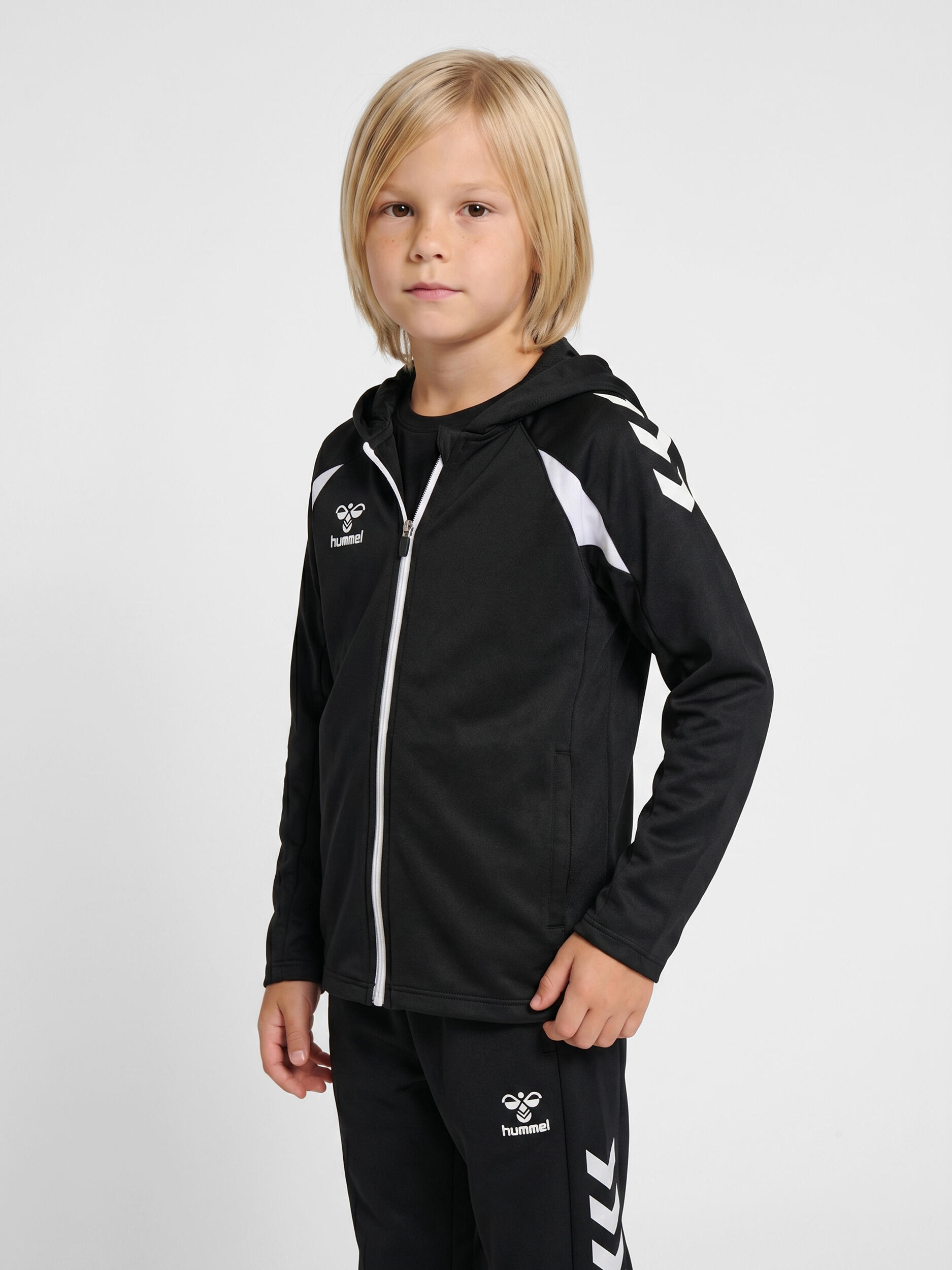 Dziecięca bluza z kapturem zapinana na zamek Hummel Core 2.0