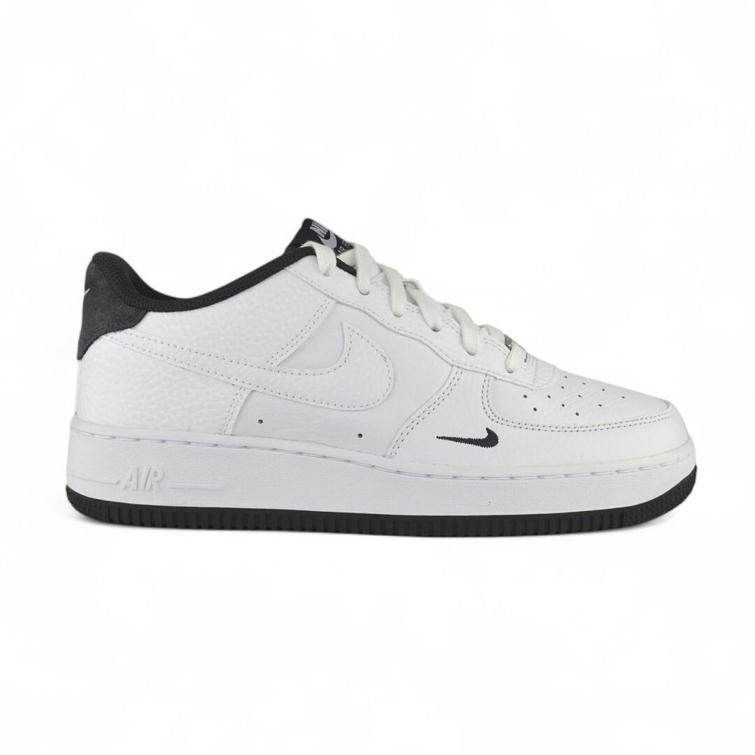 Buty lifestyle Nike Air Force 1 LV8 HJ4560-100