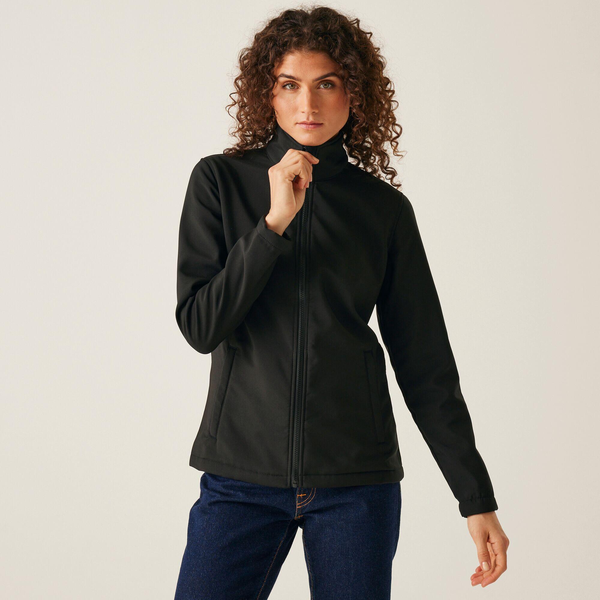 Damska kurtka softshell Ablaze z nadrukiem