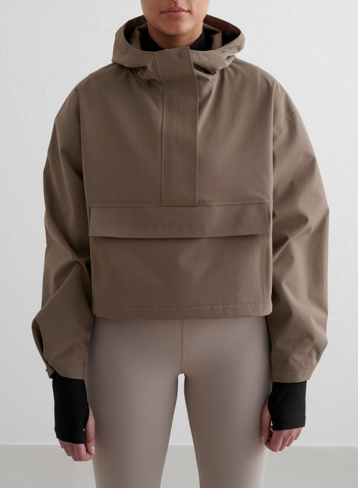 Damski anorak skrócony 3L wodoodporny 5000 mm, regulowany kaptur, nugatowy brąz