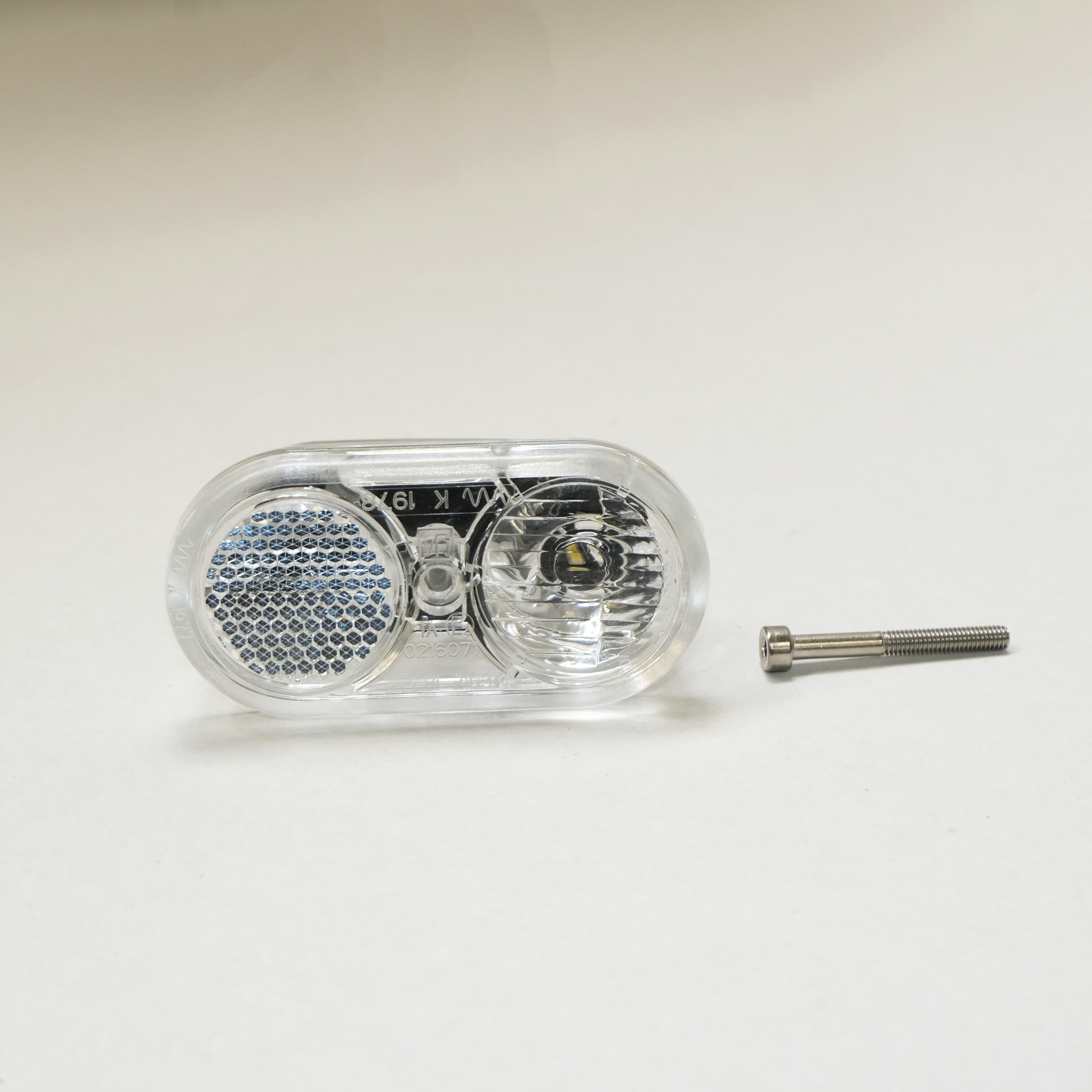 Lampka przednia do roweru elektrycznego transportowego Btwin F900E