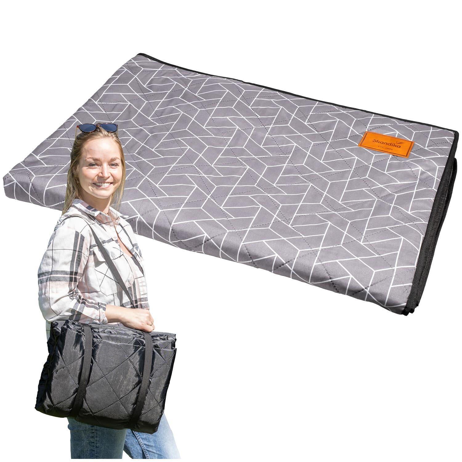 Dywan namiotowy, koc, pled piknikowy, kempingowy Bredal 250 x 310 cm, z pasami