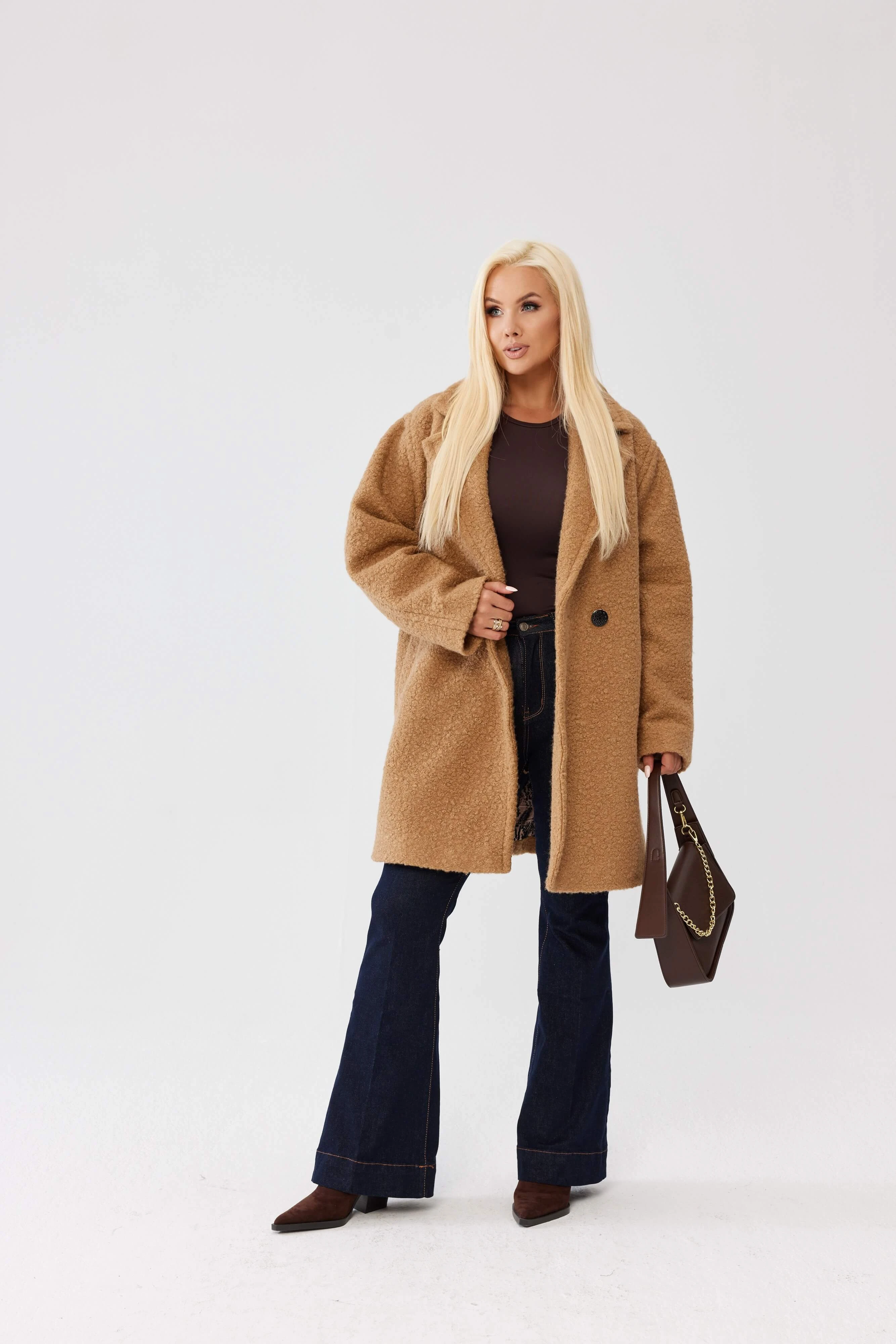 Karmelowy damski płaszcz Isabella z tkaniny bukla - elegancja i komfort PLUS SIZE XXL OVERSIZE