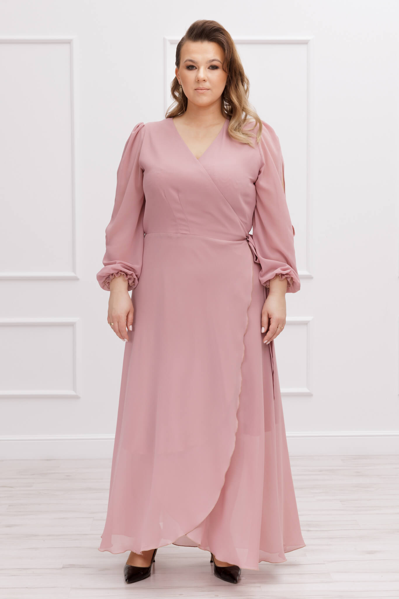 Sukienka Szyfonowa długa sukienka Nikole na wesele w kolorze pudrowego różu plus size xxl