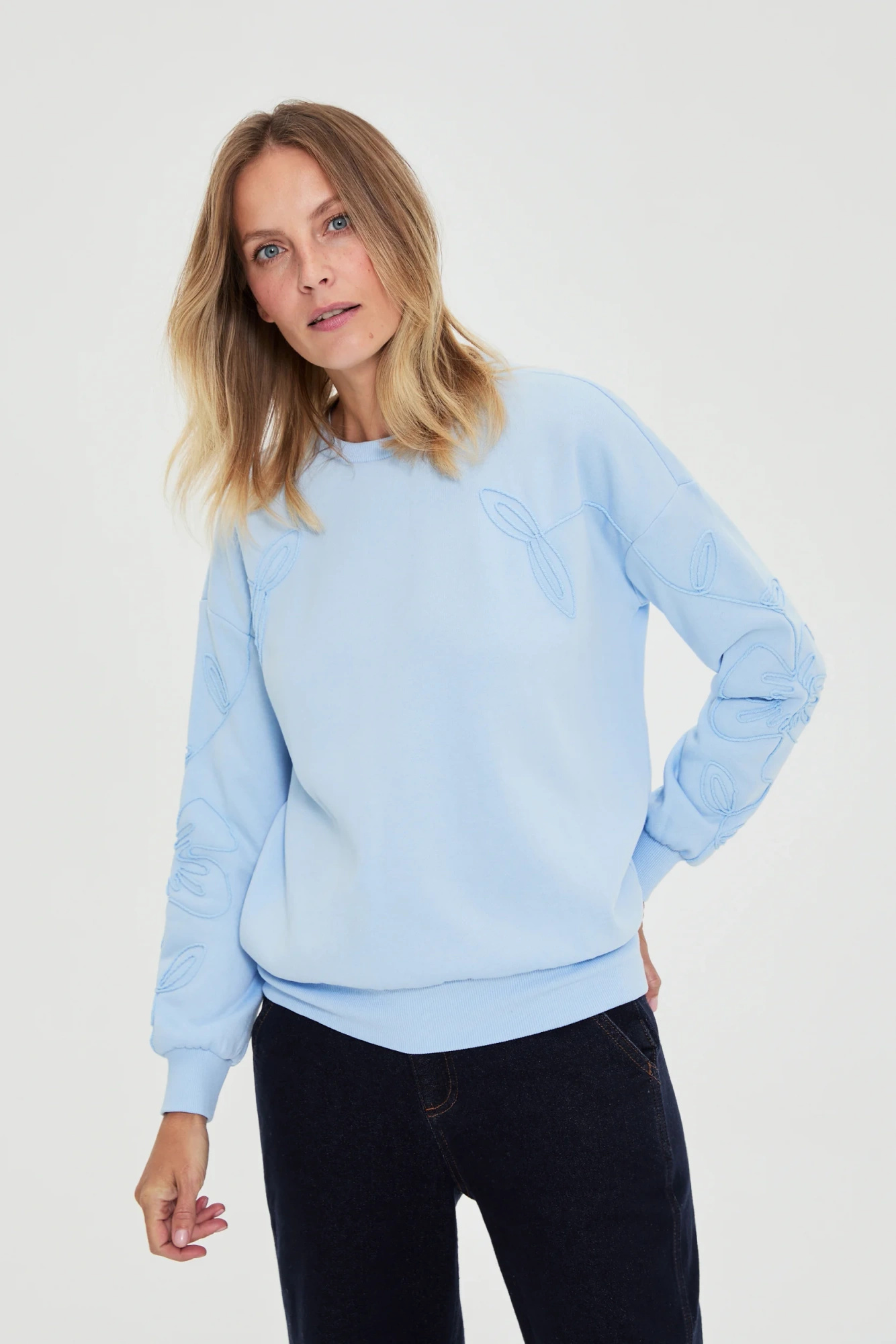 Bluza wkładana przez głowę błękitna