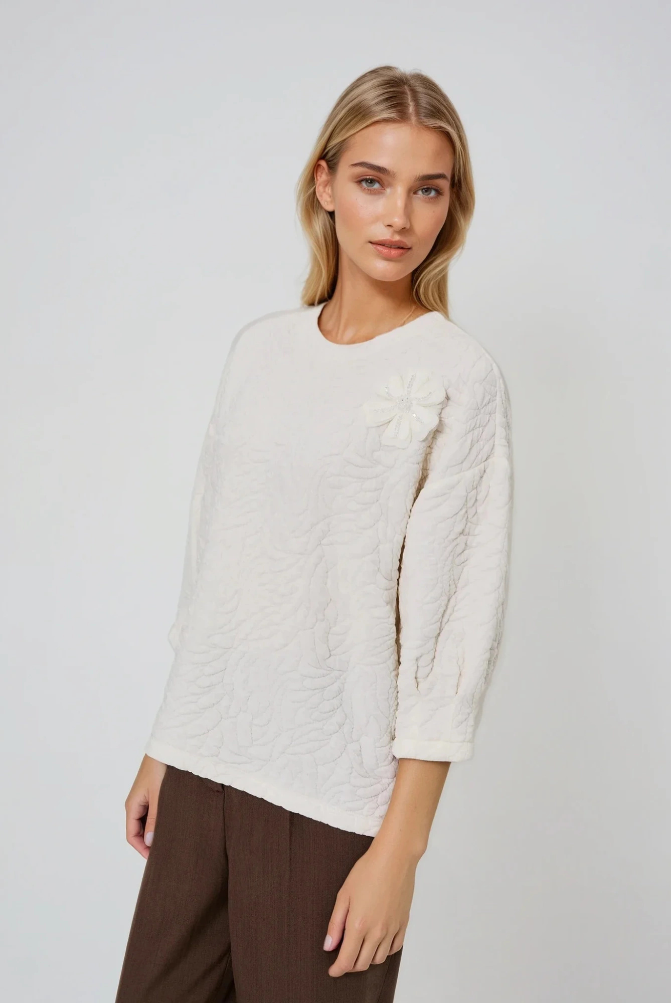 Bluza ze strukturalnego materiału biała