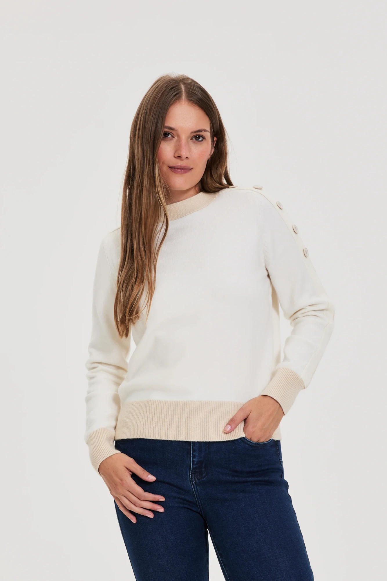 Gładki sweter biały