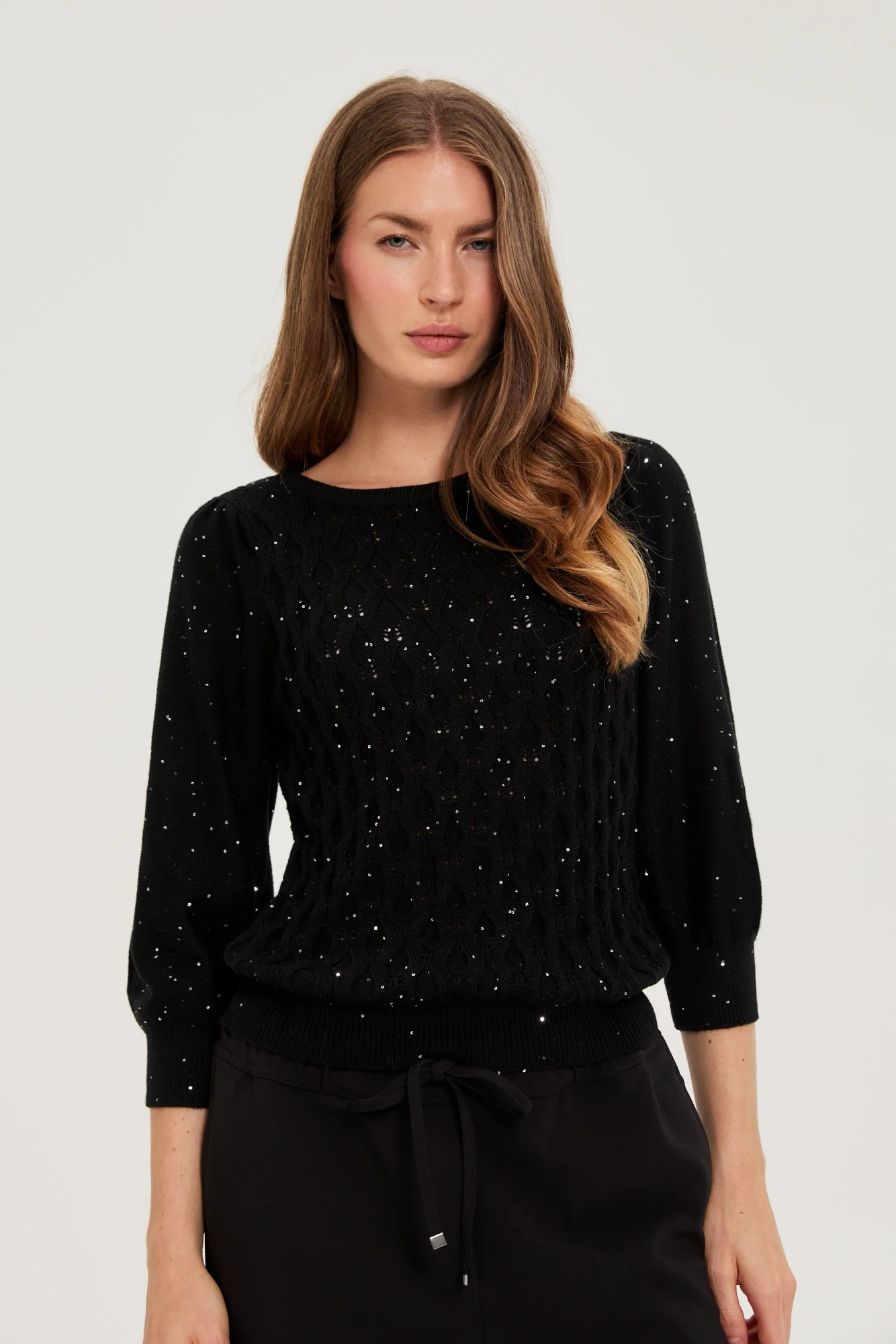 Sweter z cekinami czarny