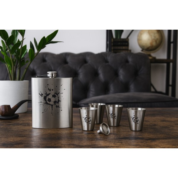 Piersiówka w komplecie  srebrna z motywem KW84P