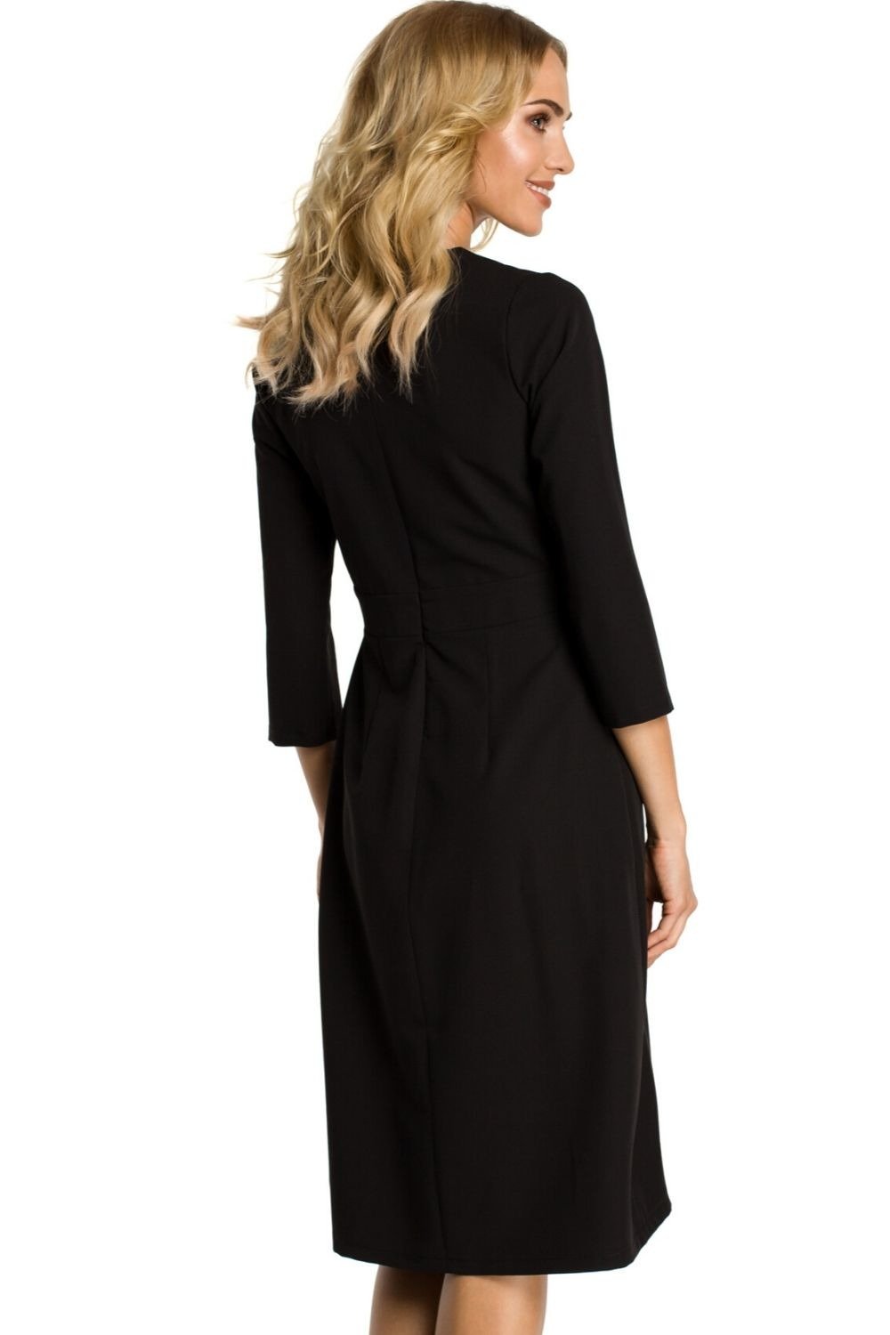 Opis: Sukienka elegancka rozkloszowana z zakładkami modelujące szwy czarna.