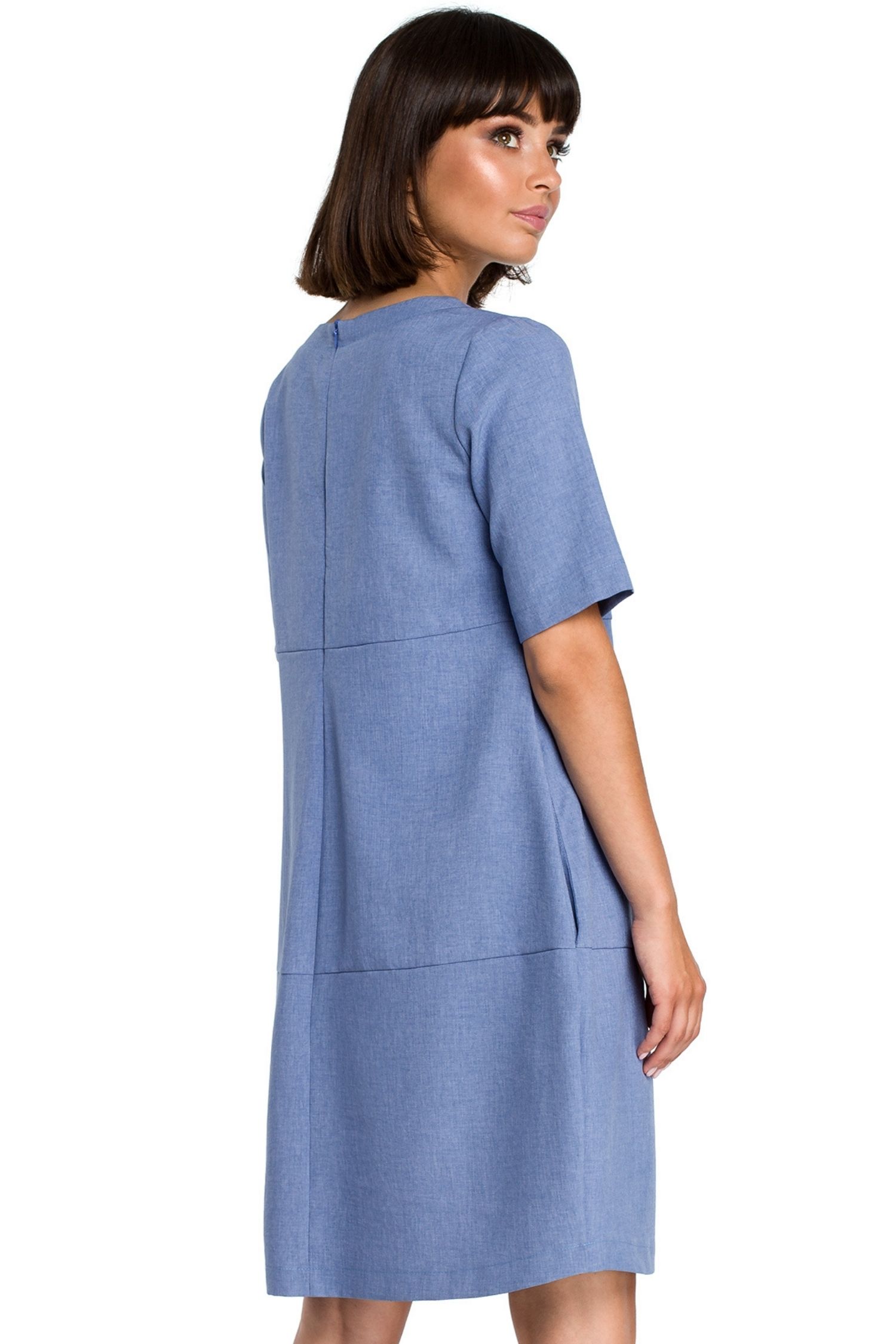Opis: Lniana sukienka na lato bombka oversize z kieszeniami niebieska.