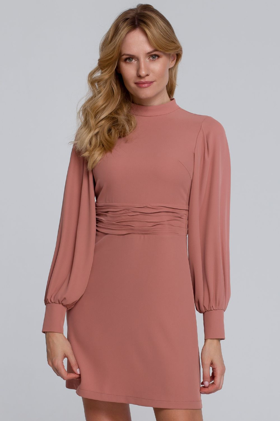 Sukienka Elegancka sukienka z bufiastymi rękawami pudrowa trapezowa mini