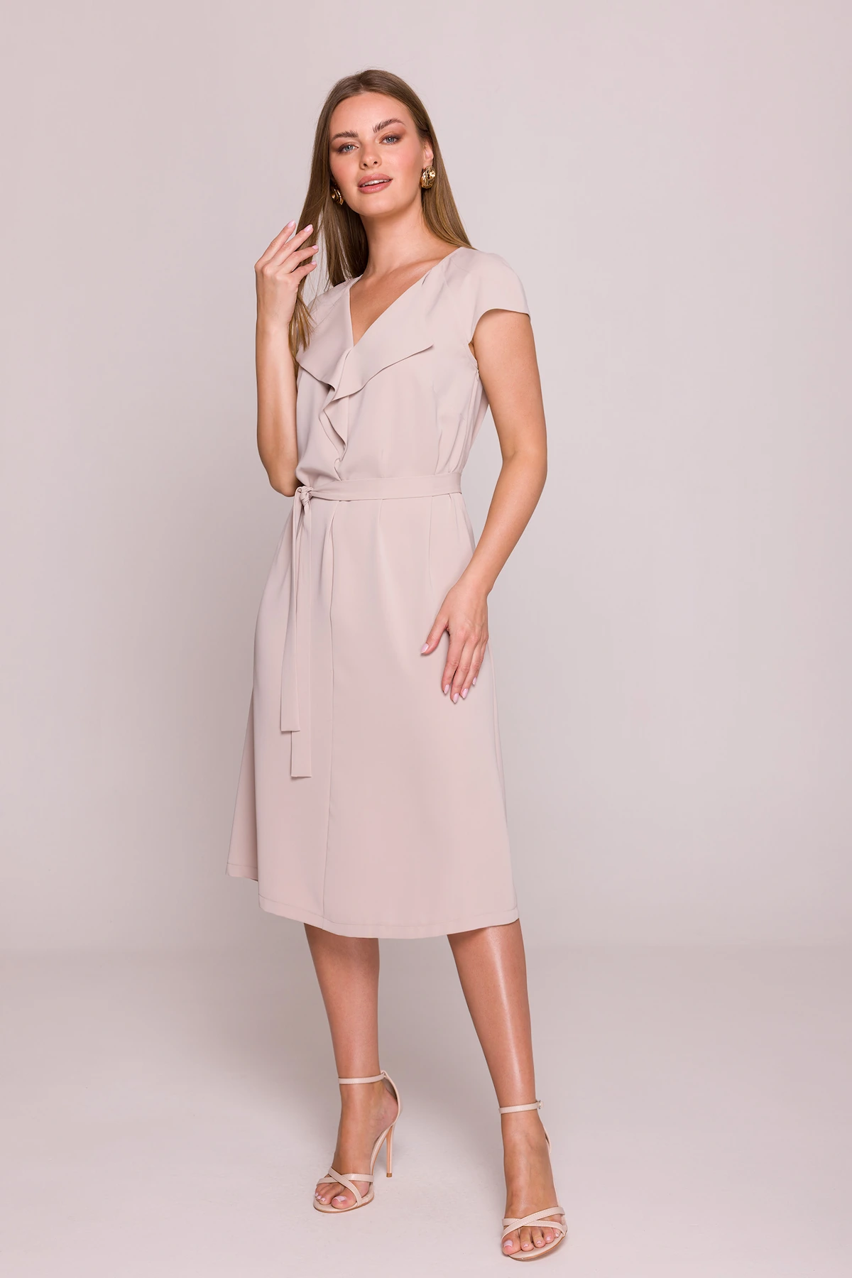 Elegancka sukienka rozkloszowana z krótkim rękawem beżowa