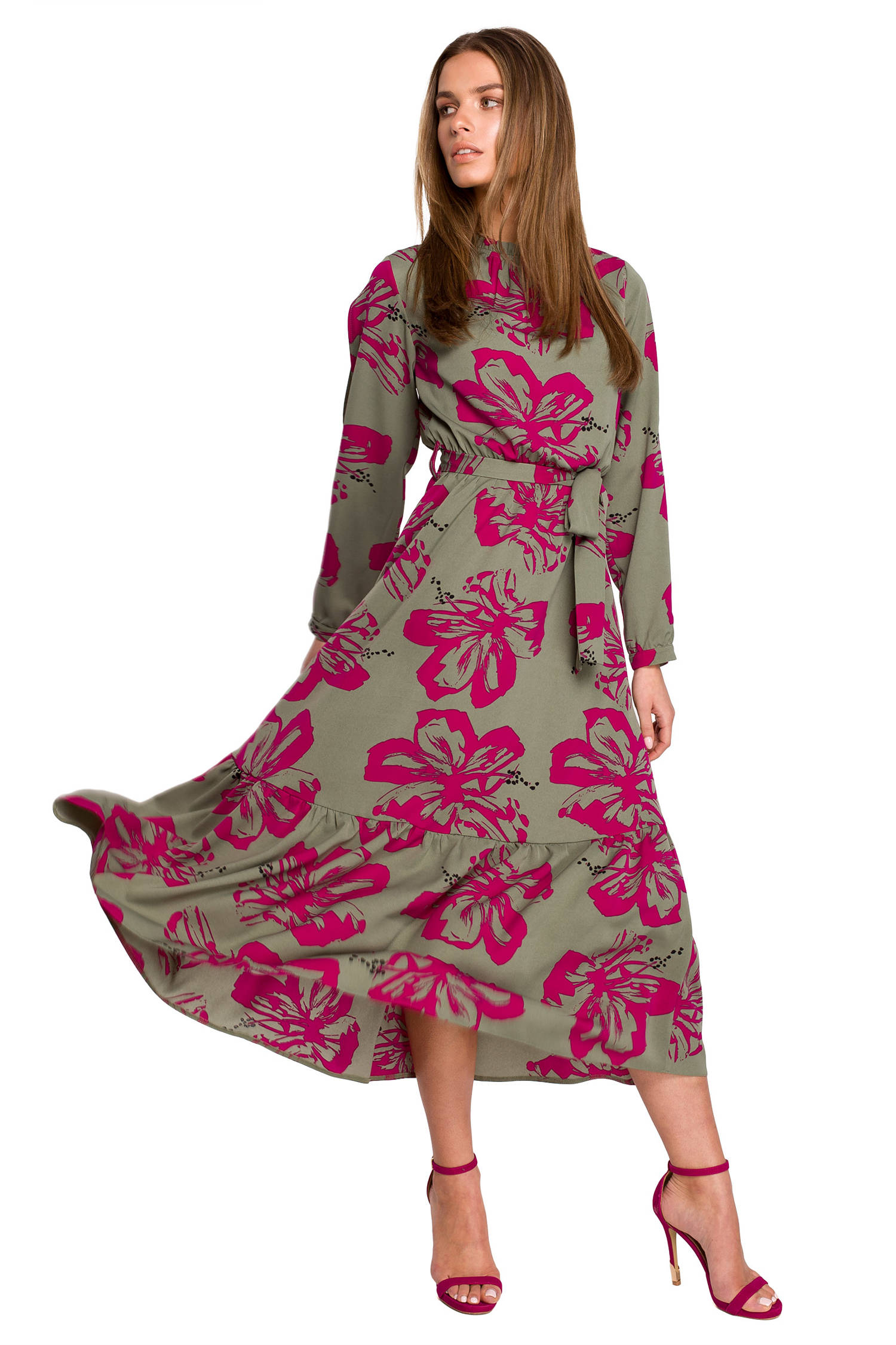 Opis: Długa sukienka w kwiaty trapezowa z falbankami i gumką w pasie zielona.