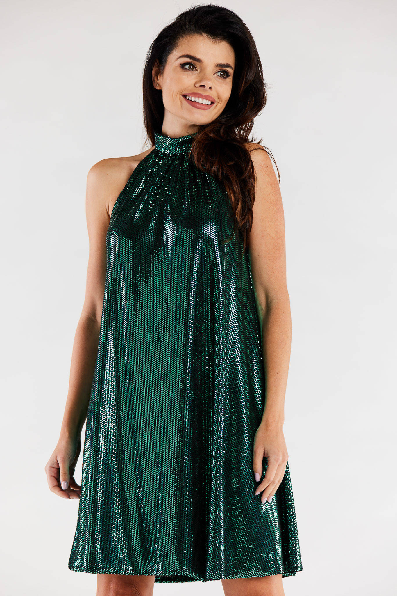 Sukienka Sukienka trapezowa z dekoltem halter neck błyszcząca zielona
