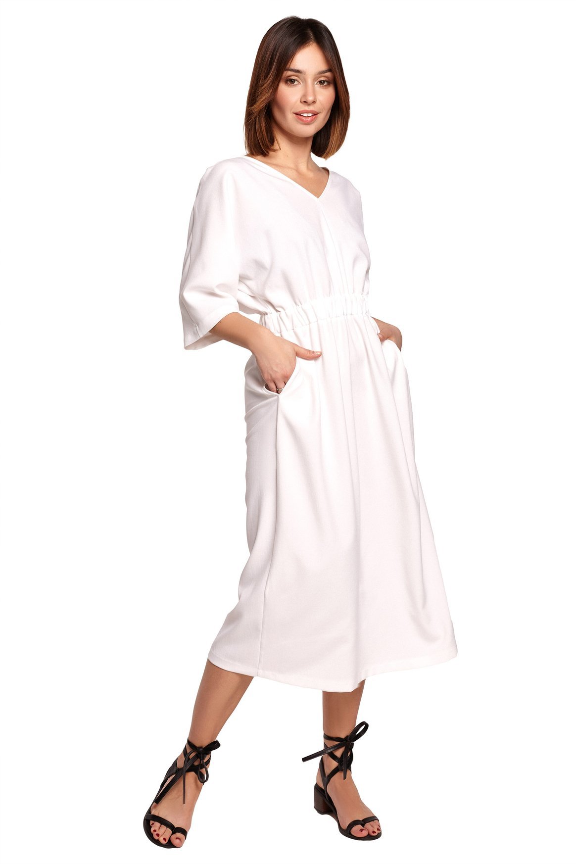 Dobry Swobodna sukienka midi z szeroką gumą w pasie biała.