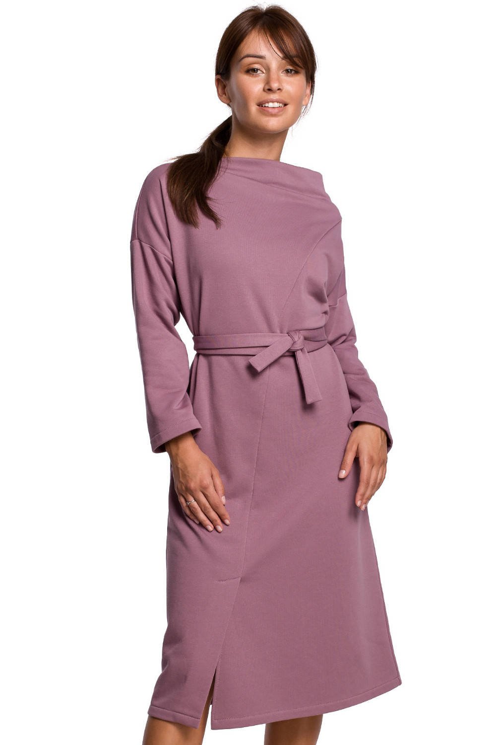 Sukienka Bawełniana sukienka dzianinowa z paskiem asymetryczny dekolt fioletowa