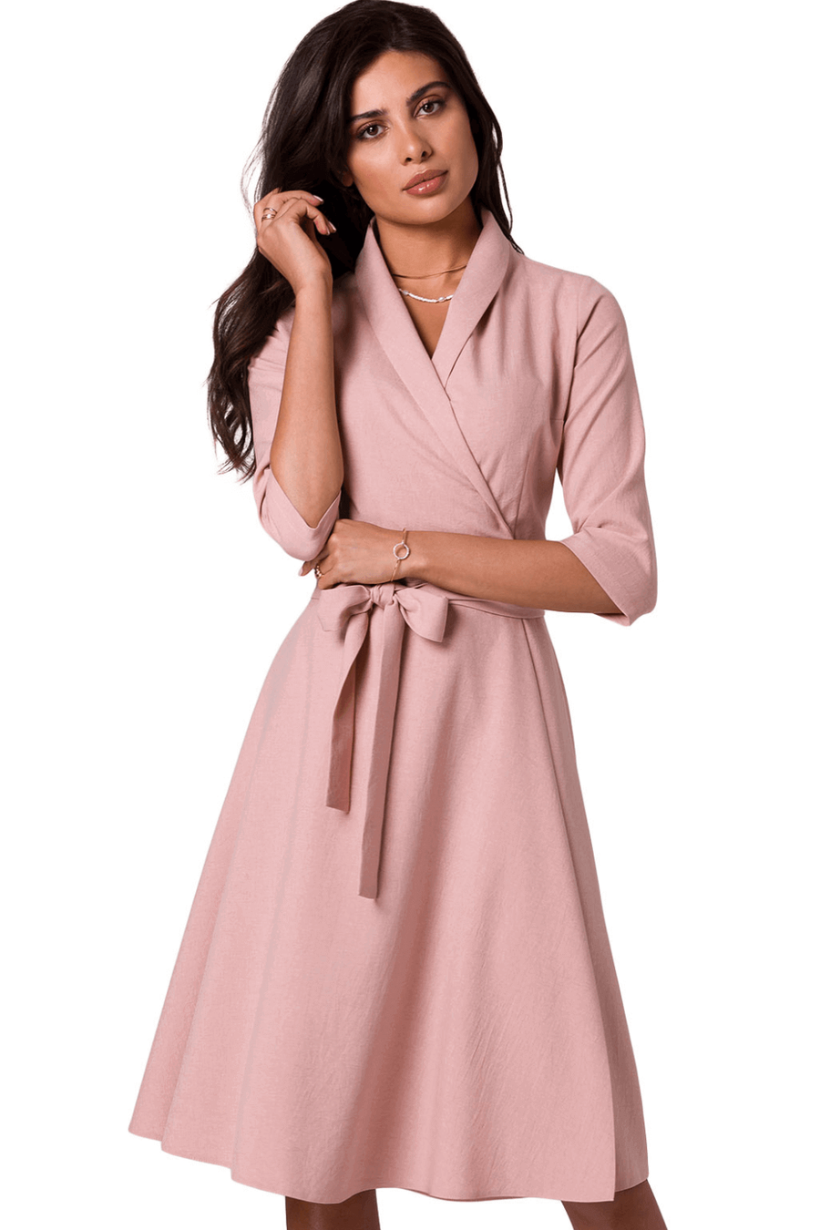 Rozkloszowana sukienka kopertowa z wiązaniem w pasie różowa