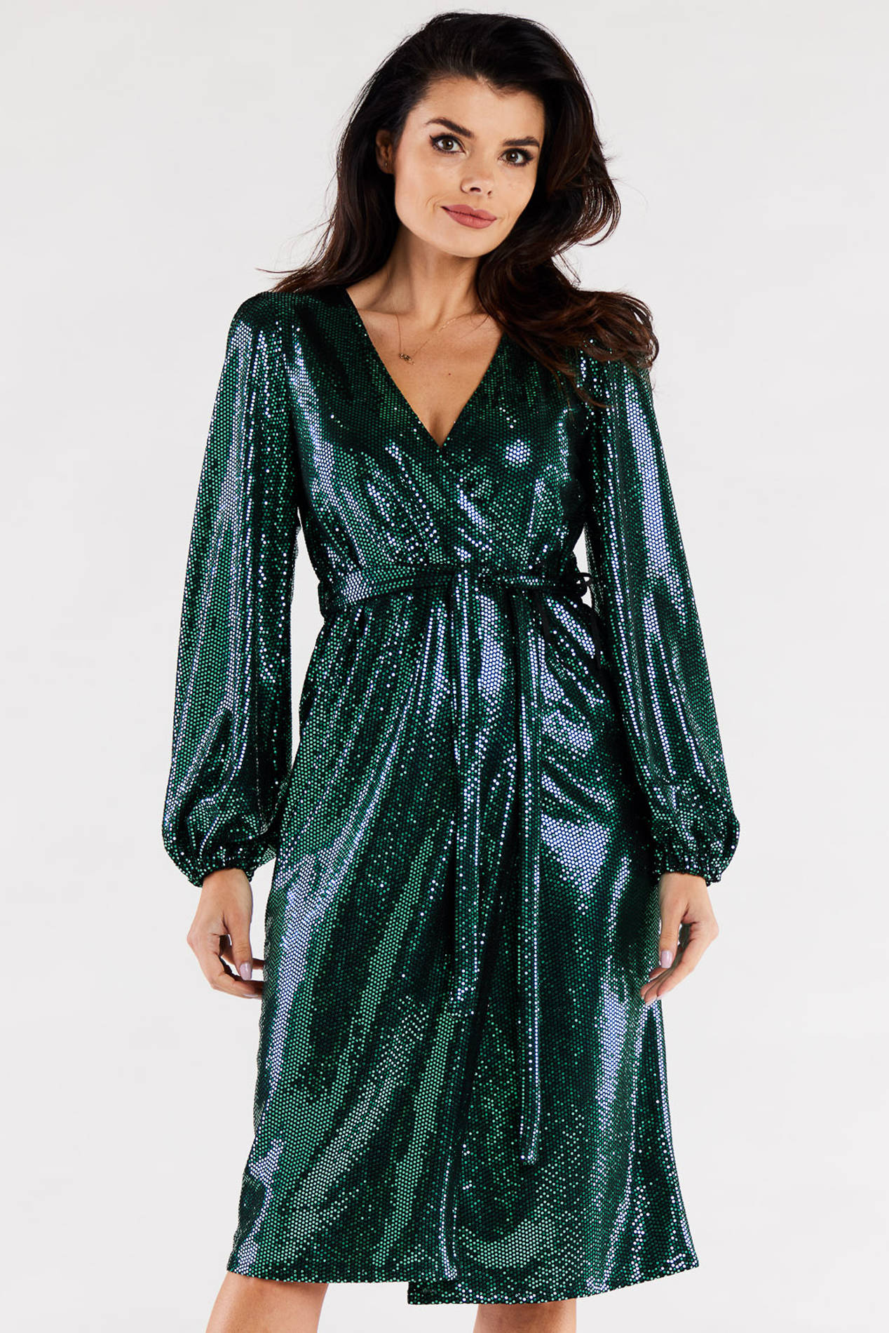 Sukienka Sukienka kopertowa z bufiastymi rękawami błyszcząca zielona