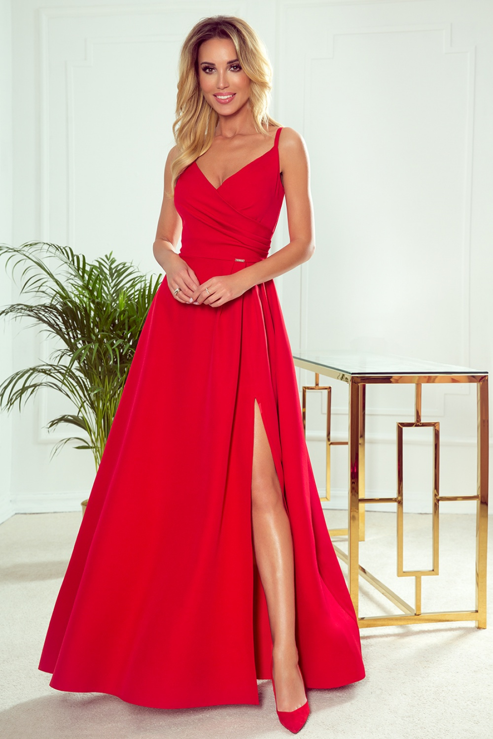 Sukienka Długa sukienka na wesele rozkloszowana na ramiączkach czerwona