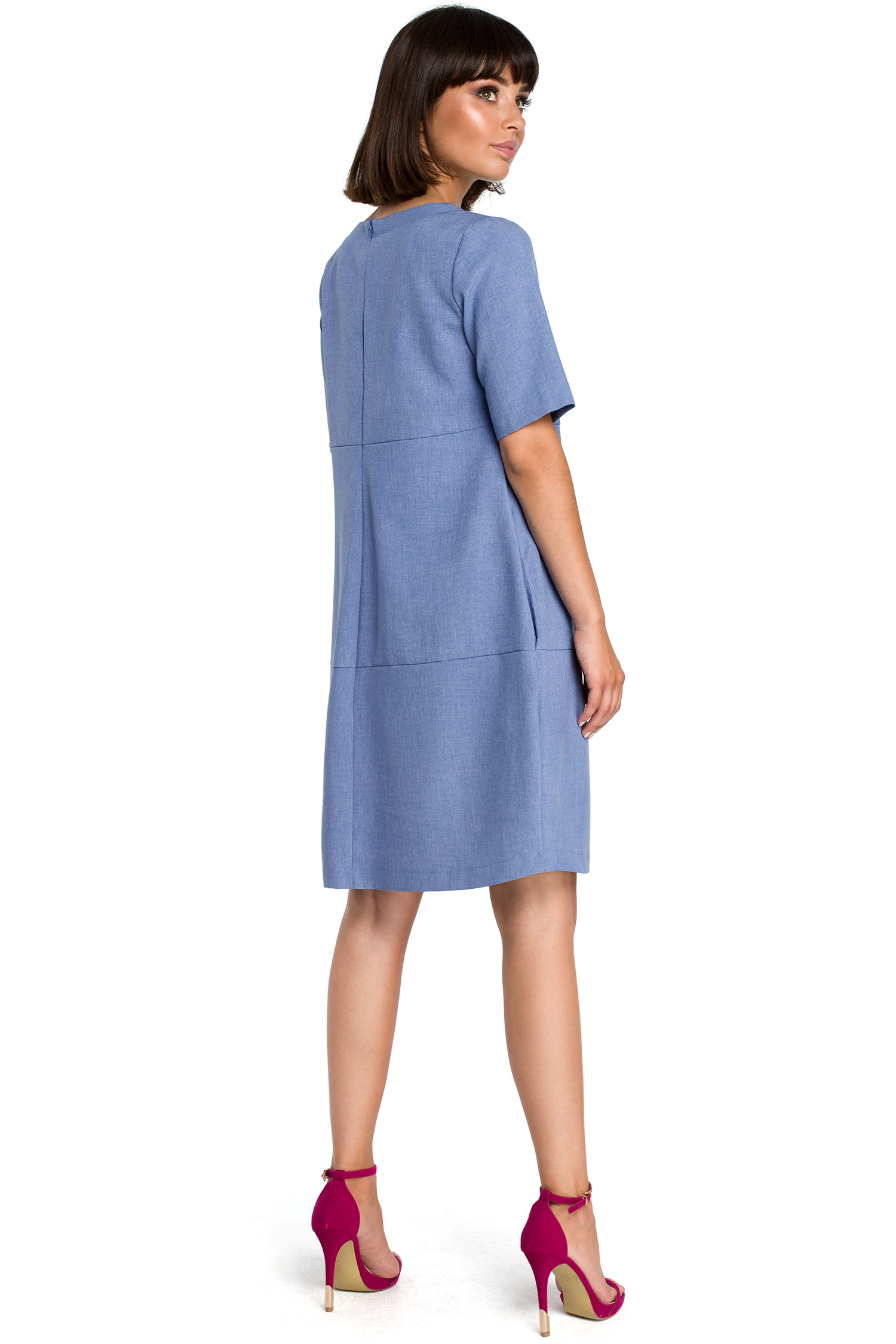 Opis: Lniana sukienka na lato bombka oversize z kieszeniami niebieska.