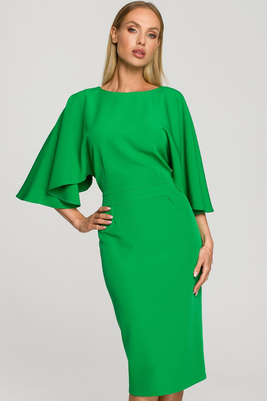 Sukienka elegancka ołówkowa z szerokimi rękawami zielona z pelerynką