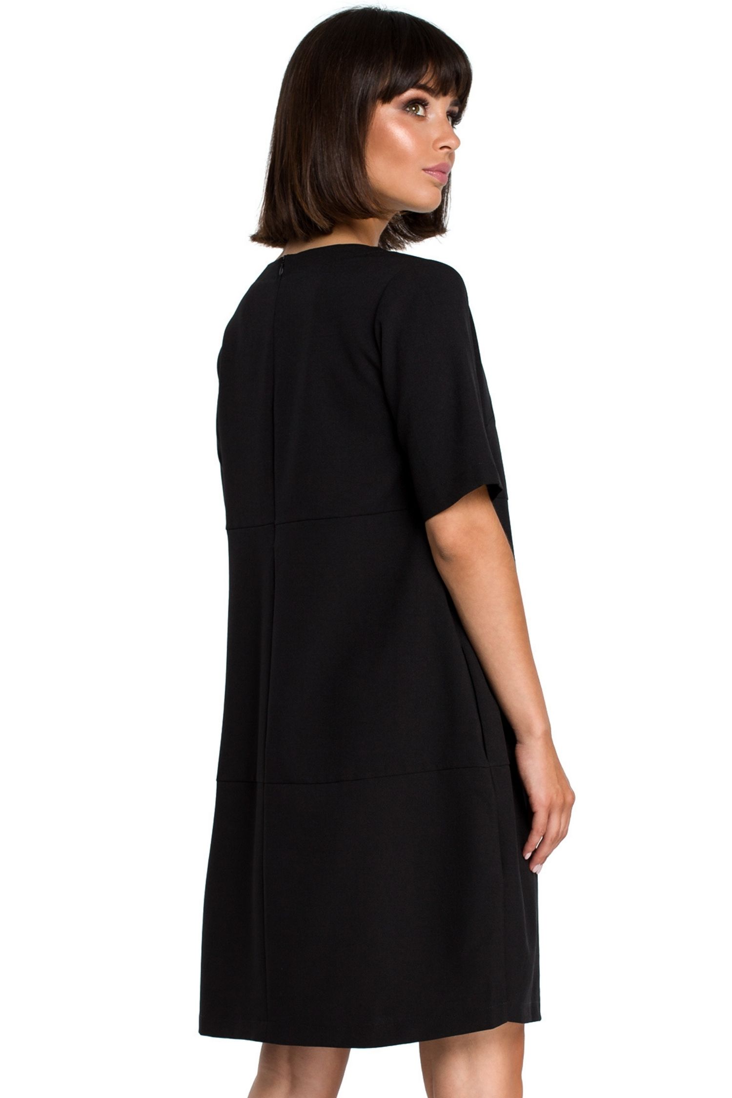 Opis: Lniana sukienka na lato bombka oversize z kieszeniami czarna.