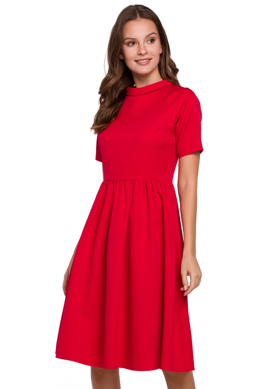 Sukienka Elegancka rozkloszowana sukienka z wywiniętą stójką czerwona