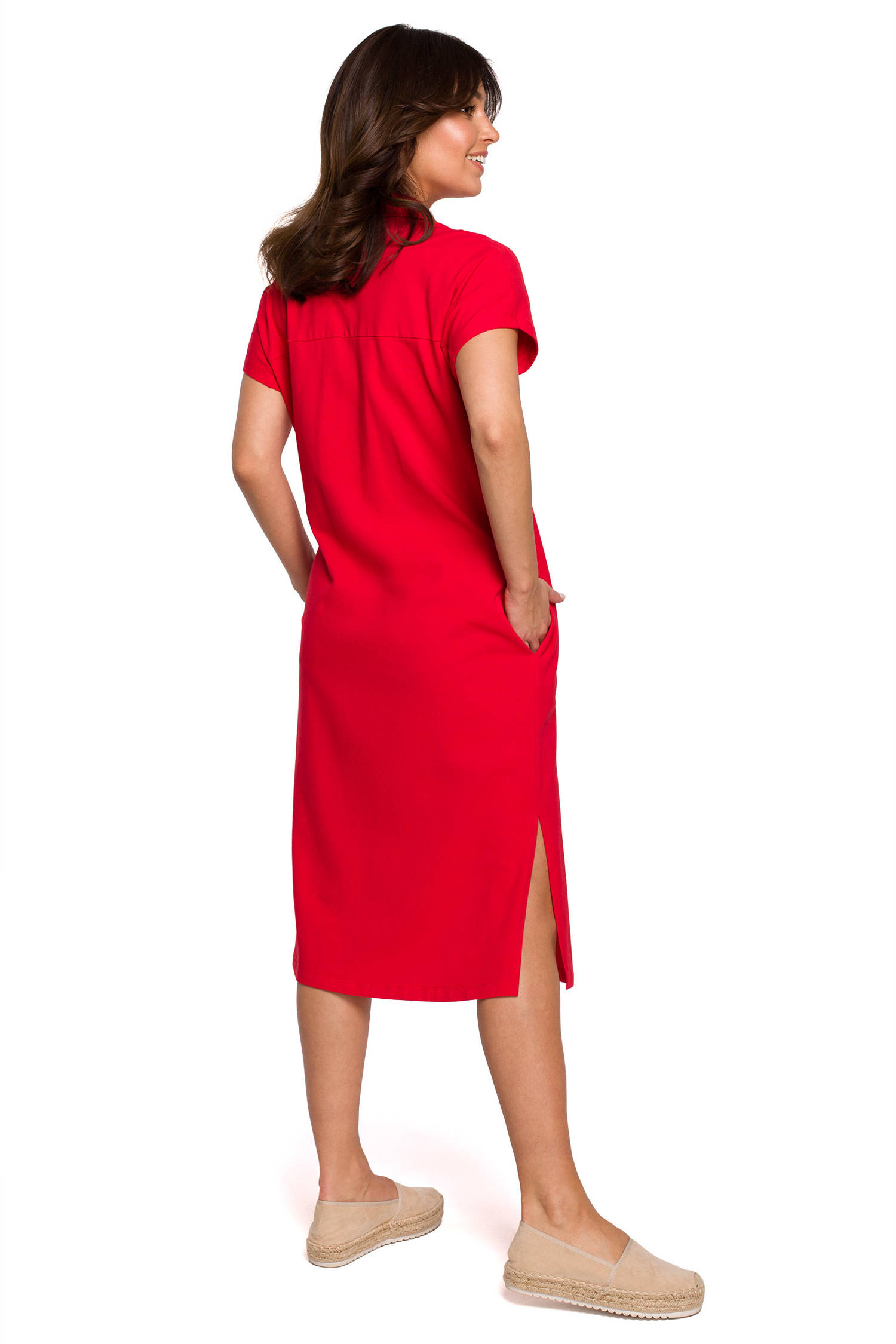 Opis: Sukienka koszulowa na lato szmizjerka z kołnierzykiem czerwona bawełna.
