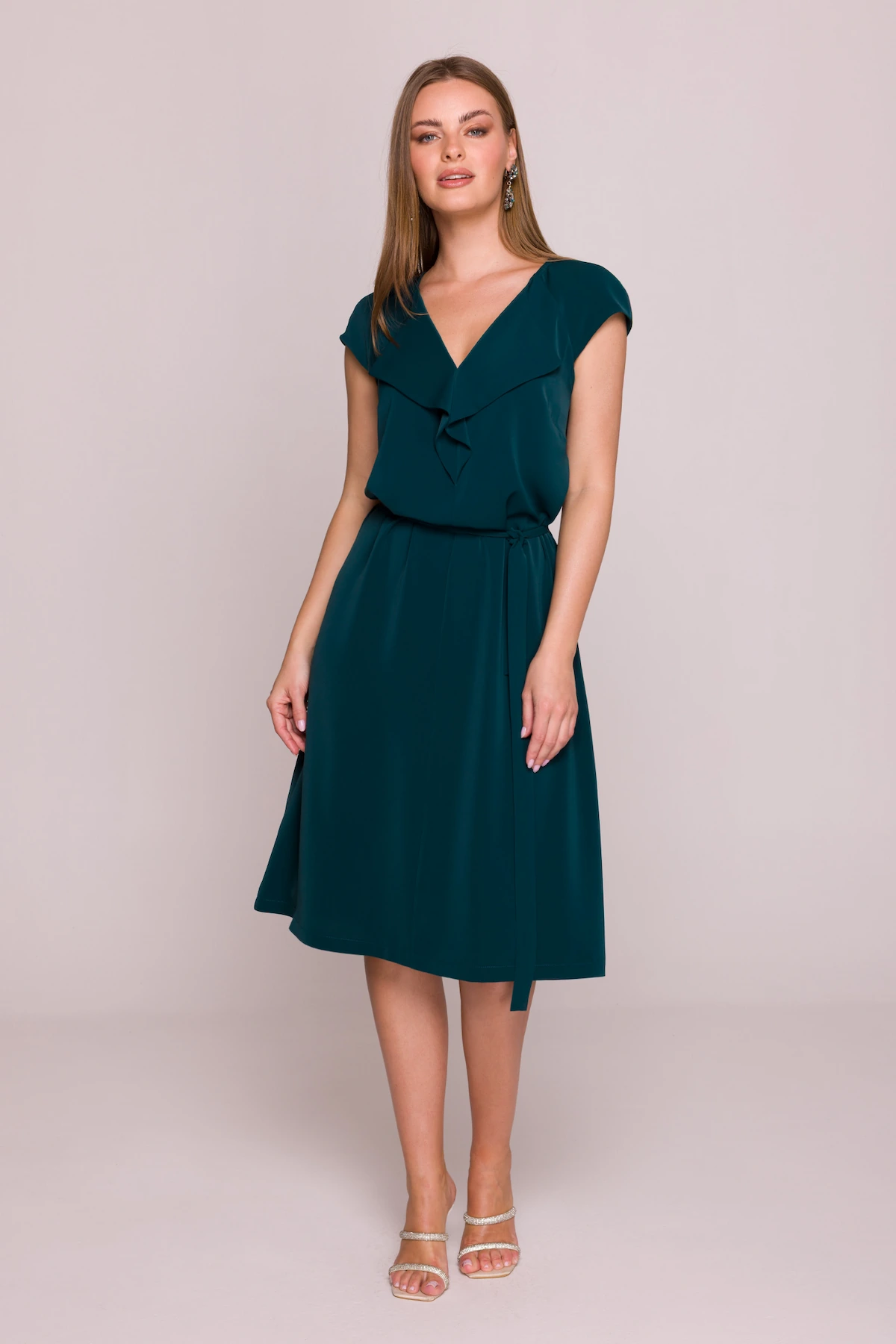 Elegancka sukienka rozkloszowana z krótkim rękawem zielona