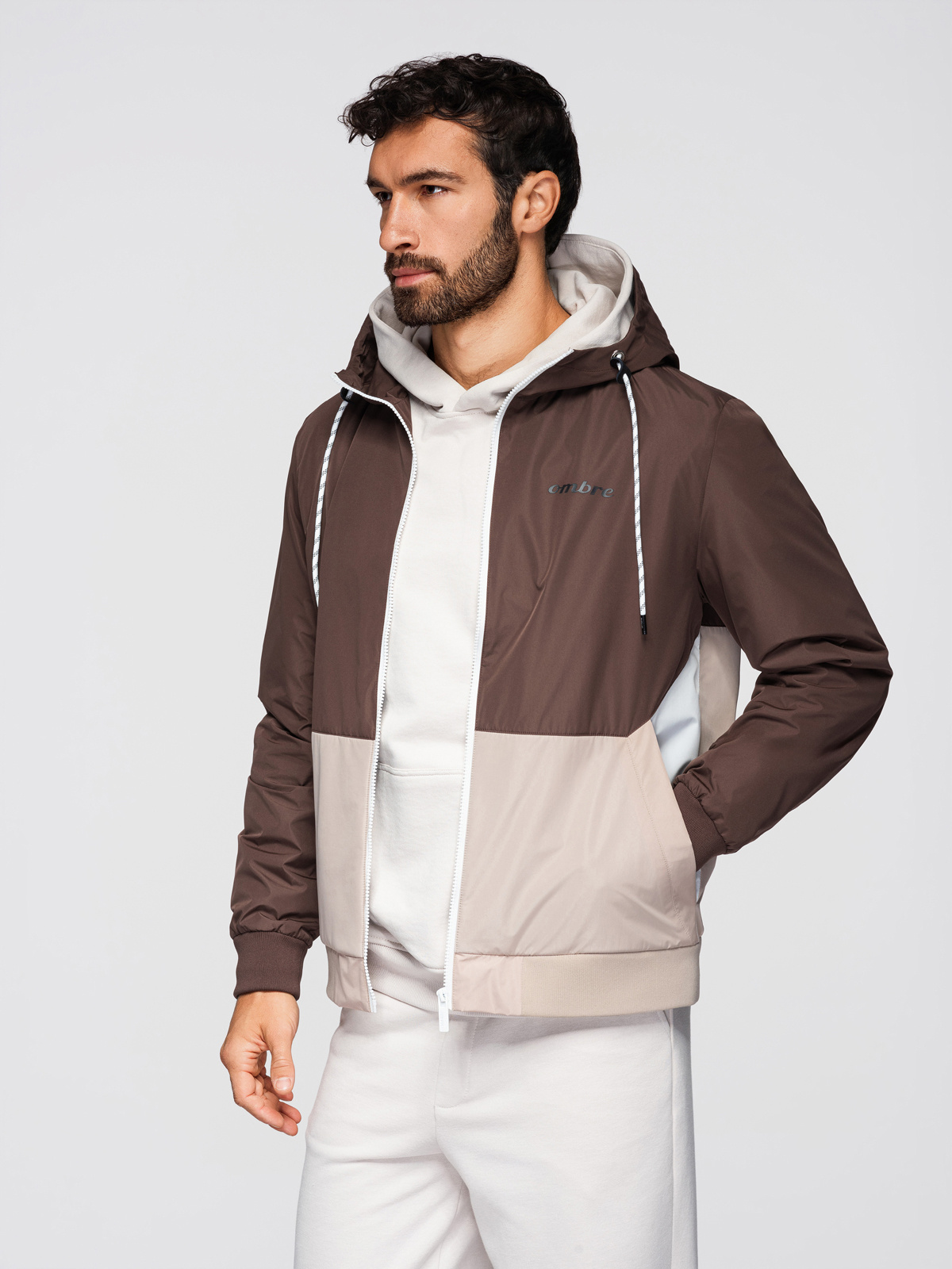 Lekka kurtka męska regular fit z podszewką i kapturem - brązowo-beżowa V1 - Rozmiar: XL