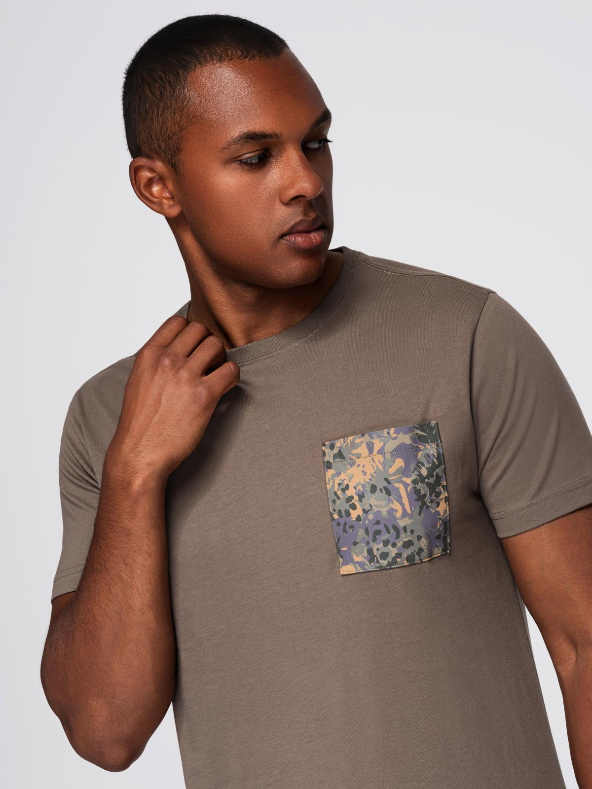 T-shirt męski bawełniany z printowaną kieszonką – ciemnooliwkowy V1 - Rozmiar: XL