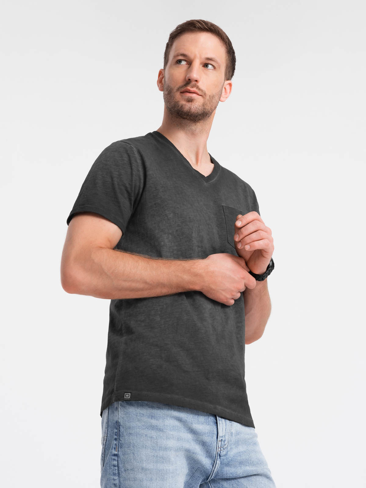 Męski t-shirt V-neck o pręgowanej strukturze z kieszonką – czarny V6